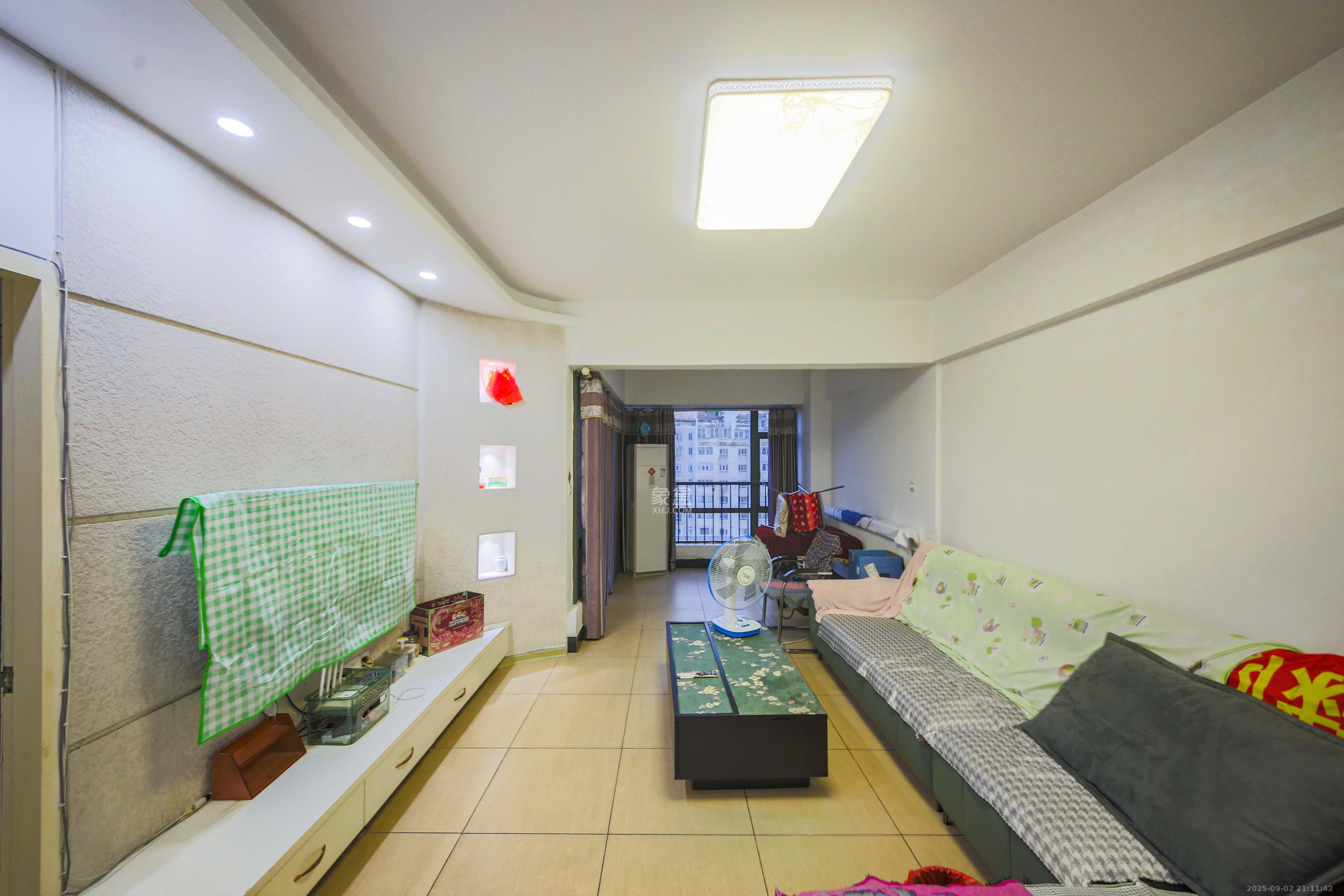 BOBO天下城（CTA财富中心）  3室2厅1卫    82.0万客厅