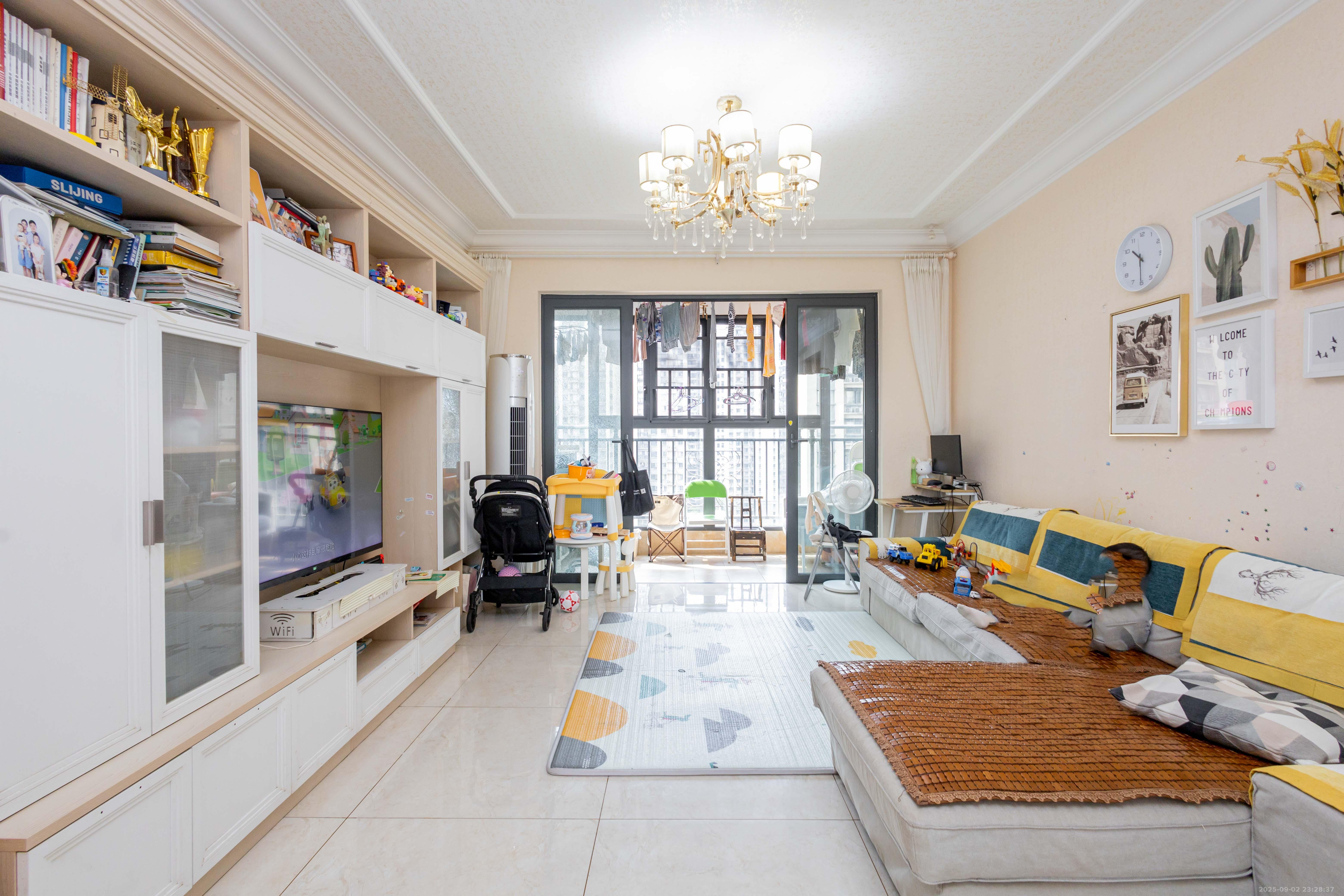 恒大江湾  3室2厅2卫    106.8万 恒大江湾  3室2厅2卫    106.8万客厅