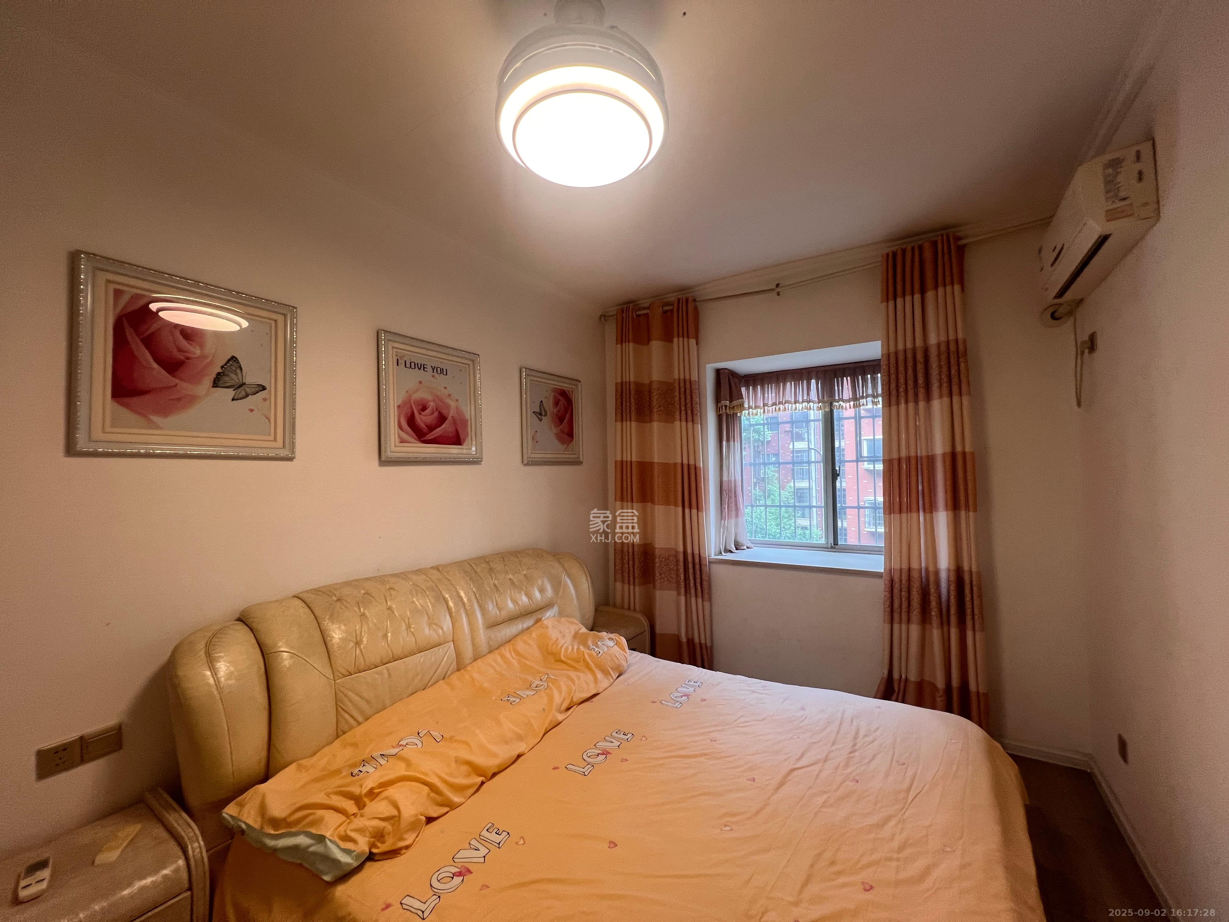 华夏佳园二期 3室2厅2卫 1400.0元/月 华夏佳园二期 3室2厅2卫 1400.0元/月室内图