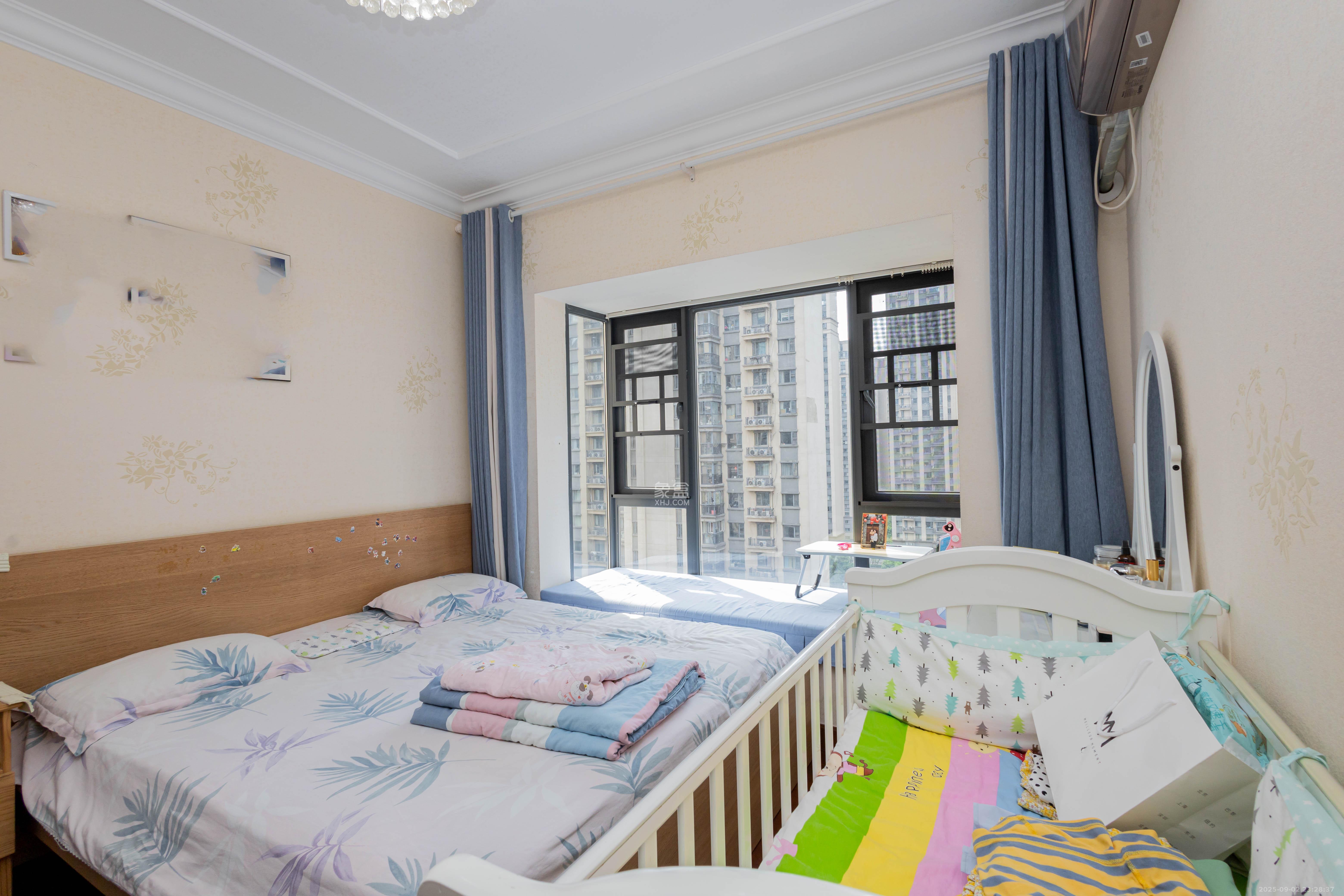 恒大江湾  3室2厅2卫    106.8万 恒大江湾  3室2厅2卫    106.8万卧室