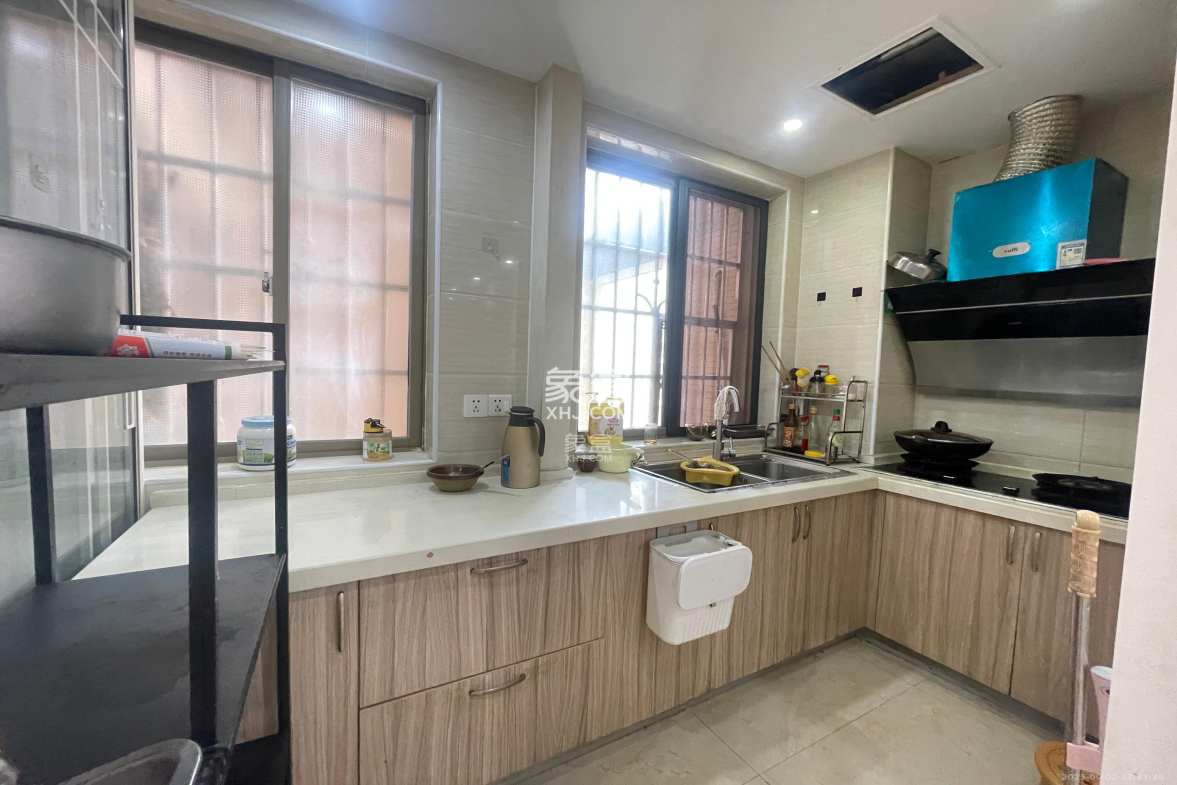 层上观邸  3室1厅1卫    2500.0元/月 层上观邸  3室1厅1卫    2500.0元/月室内图