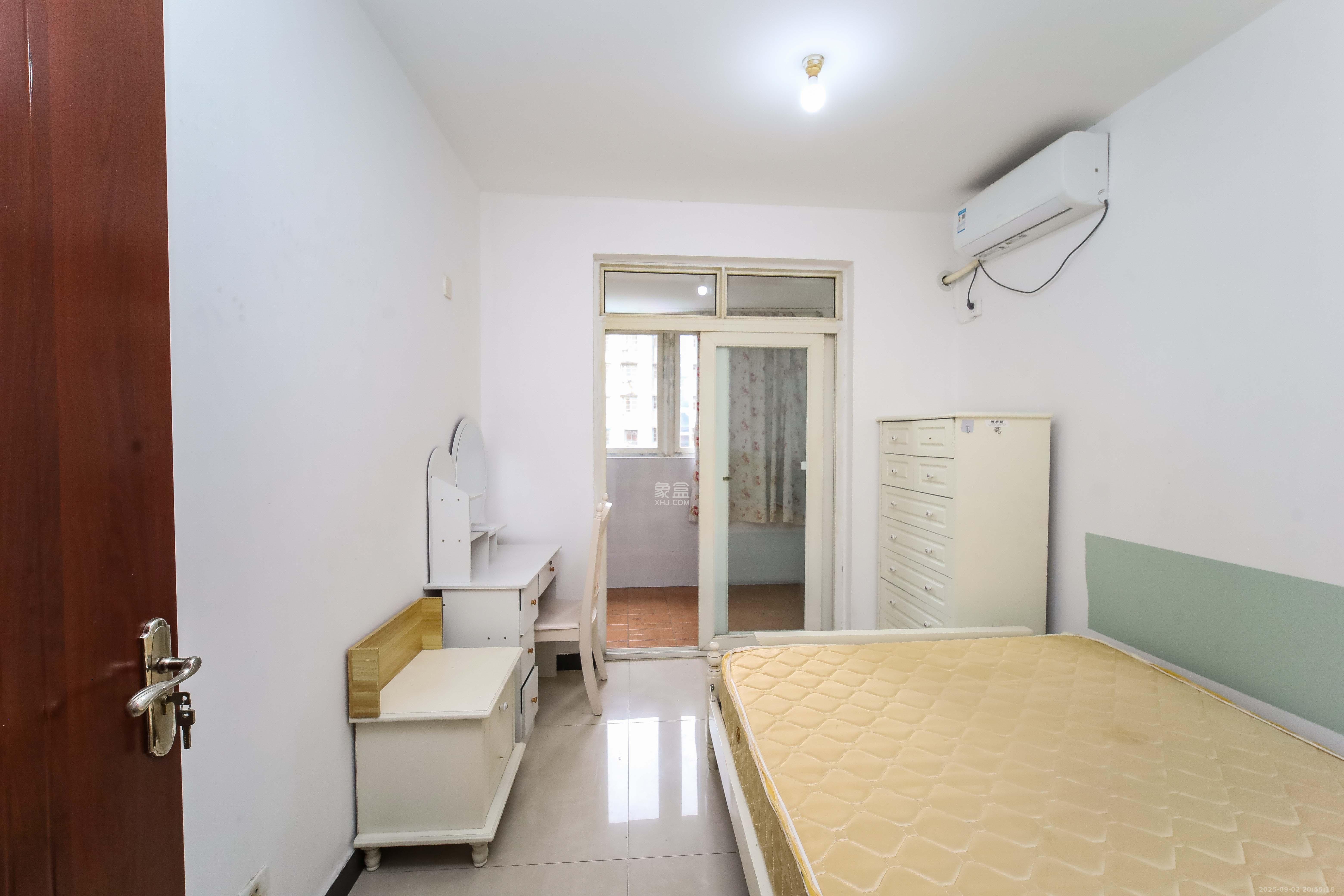 荷花园安置小区  2室2厅1卫    39.0万卧室