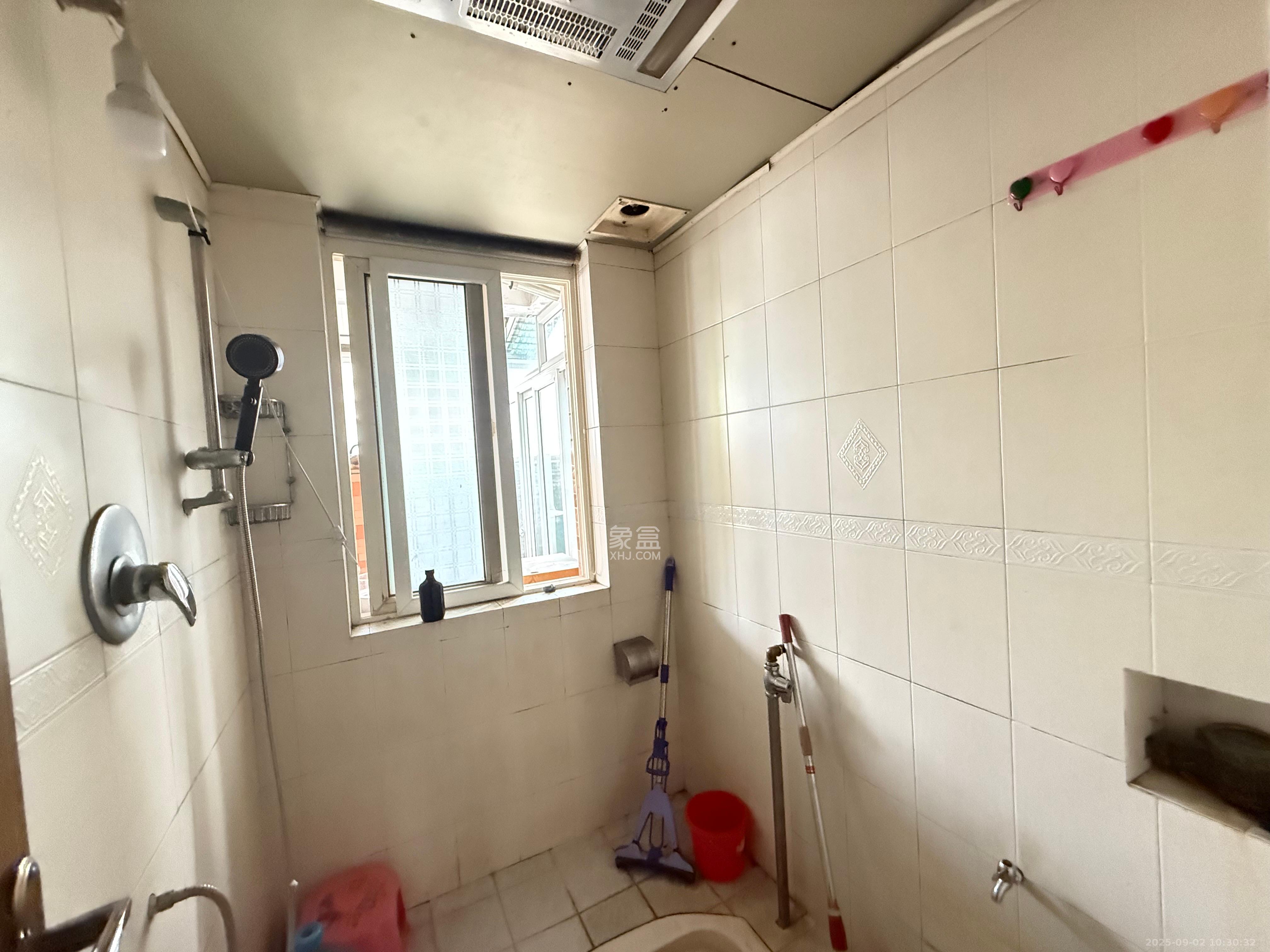 鑫天花园  4室3厅2卫    2600.0元/月室内图