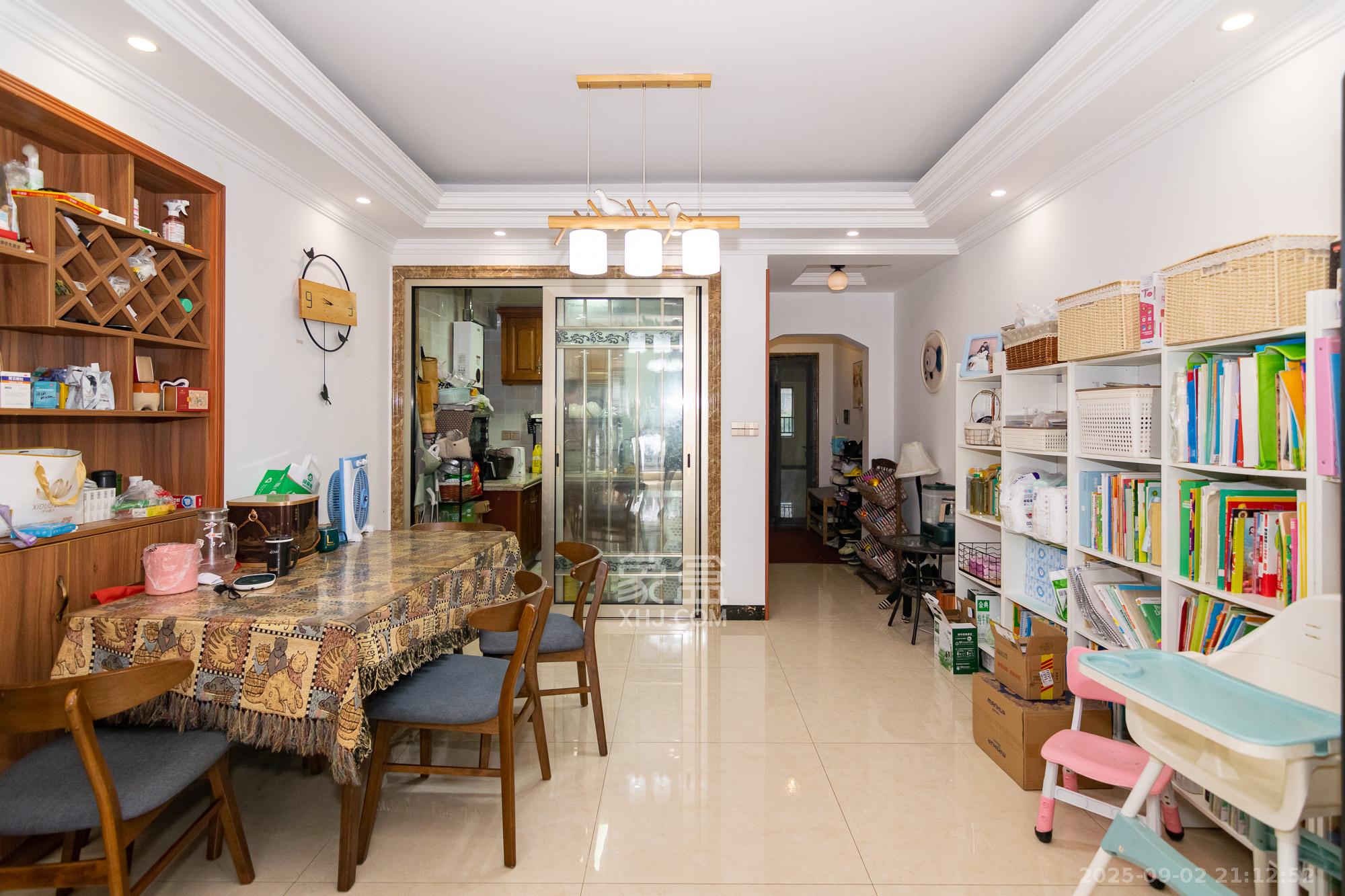 润和长郡(润和紫郡二三期) 3室2厅2卫 72.0万 润和长郡(润和紫郡二三期) 3室2厅2卫 72.0万客厅