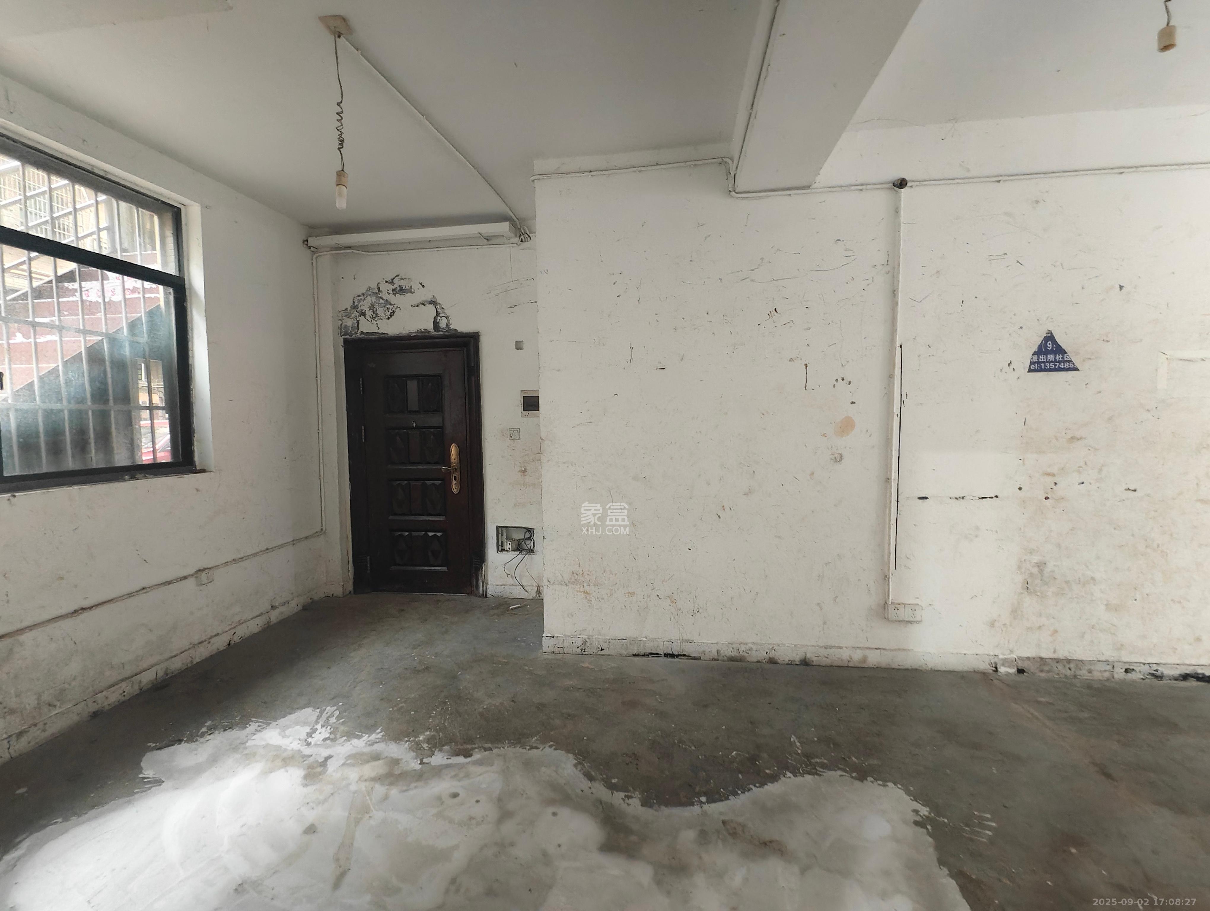 龙塘安置区(龙塘小区)  1室1厅0卫    3500.0元/月 龙塘安置区(龙塘小区)  1室1厅0卫    3500.0元/月室内图1