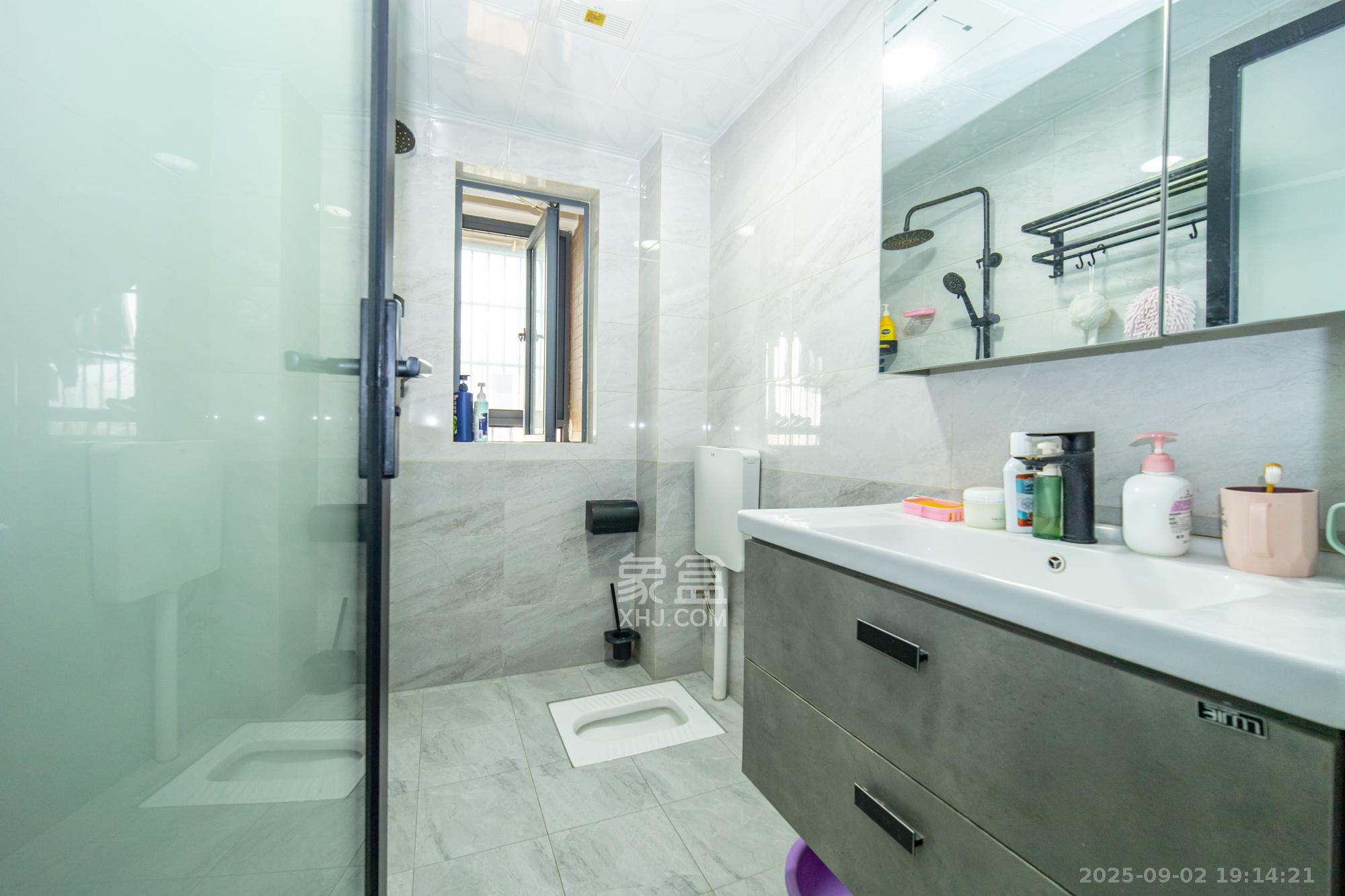 未来现代城  3室2厅1卫    71.8万 未来现代城  3室2厅1卫    71.8万卫生间