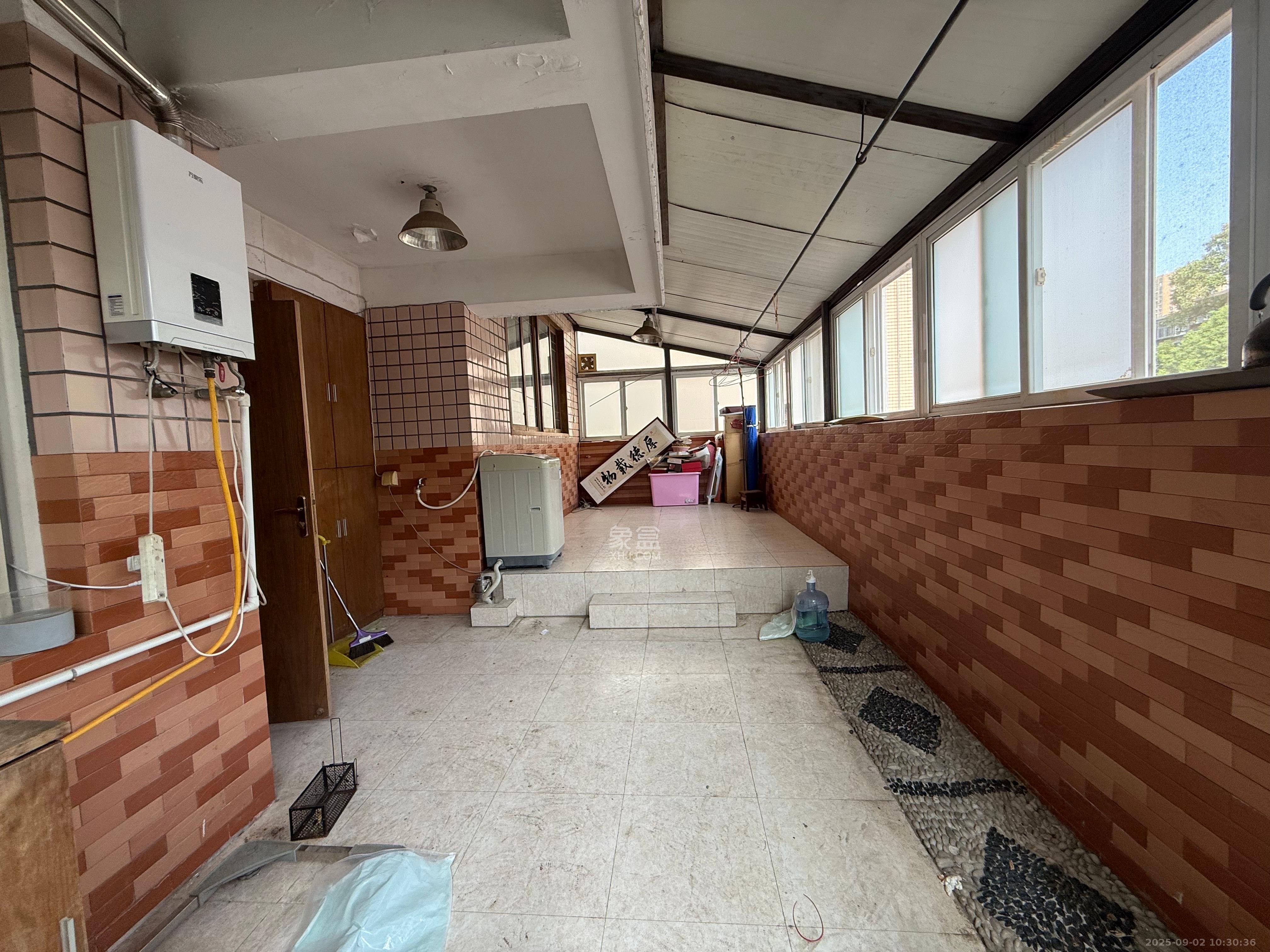 鑫天花园  4室3厅2卫    2600.0元/月室内图