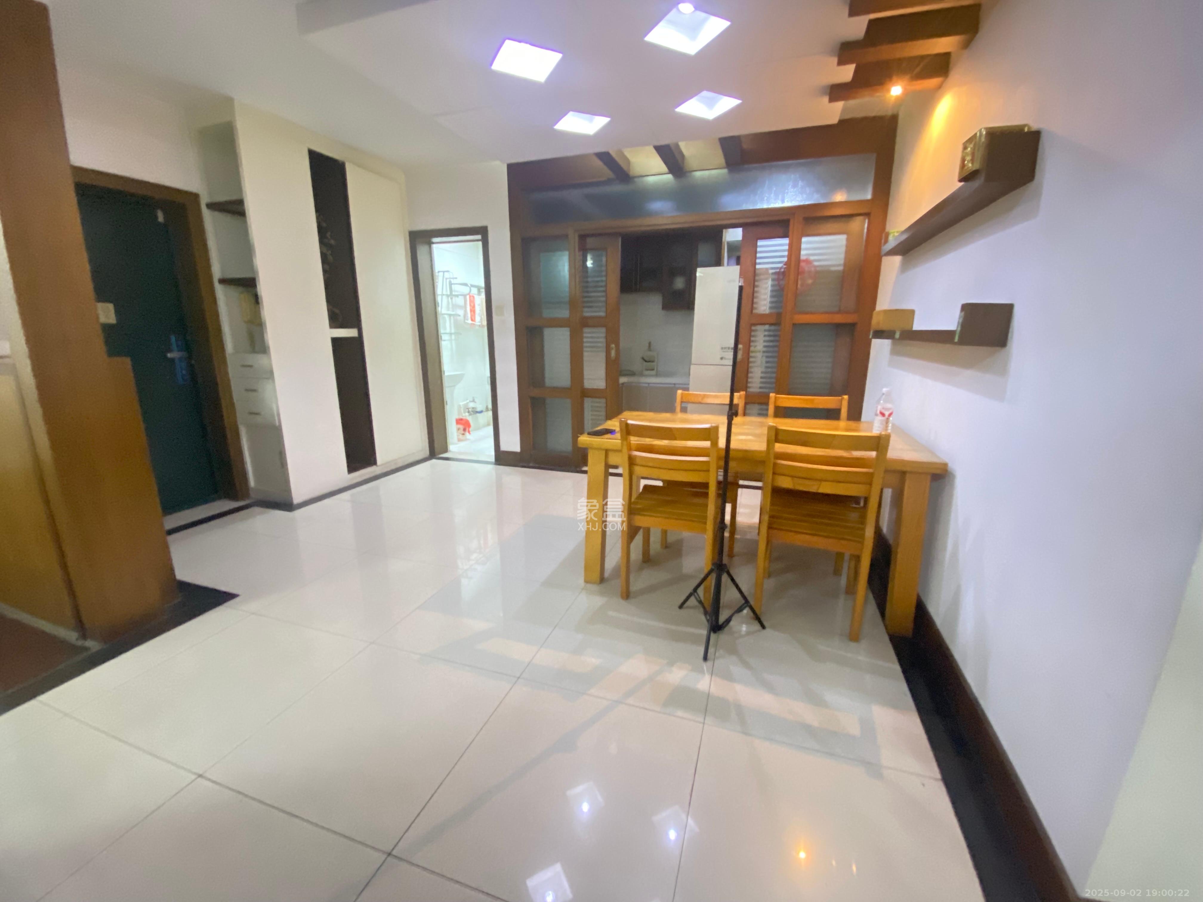 定王台公寓  3室2厅2卫    3500.0元/月 定王台公寓  3室2厅2卫    3500.0元/月室内图