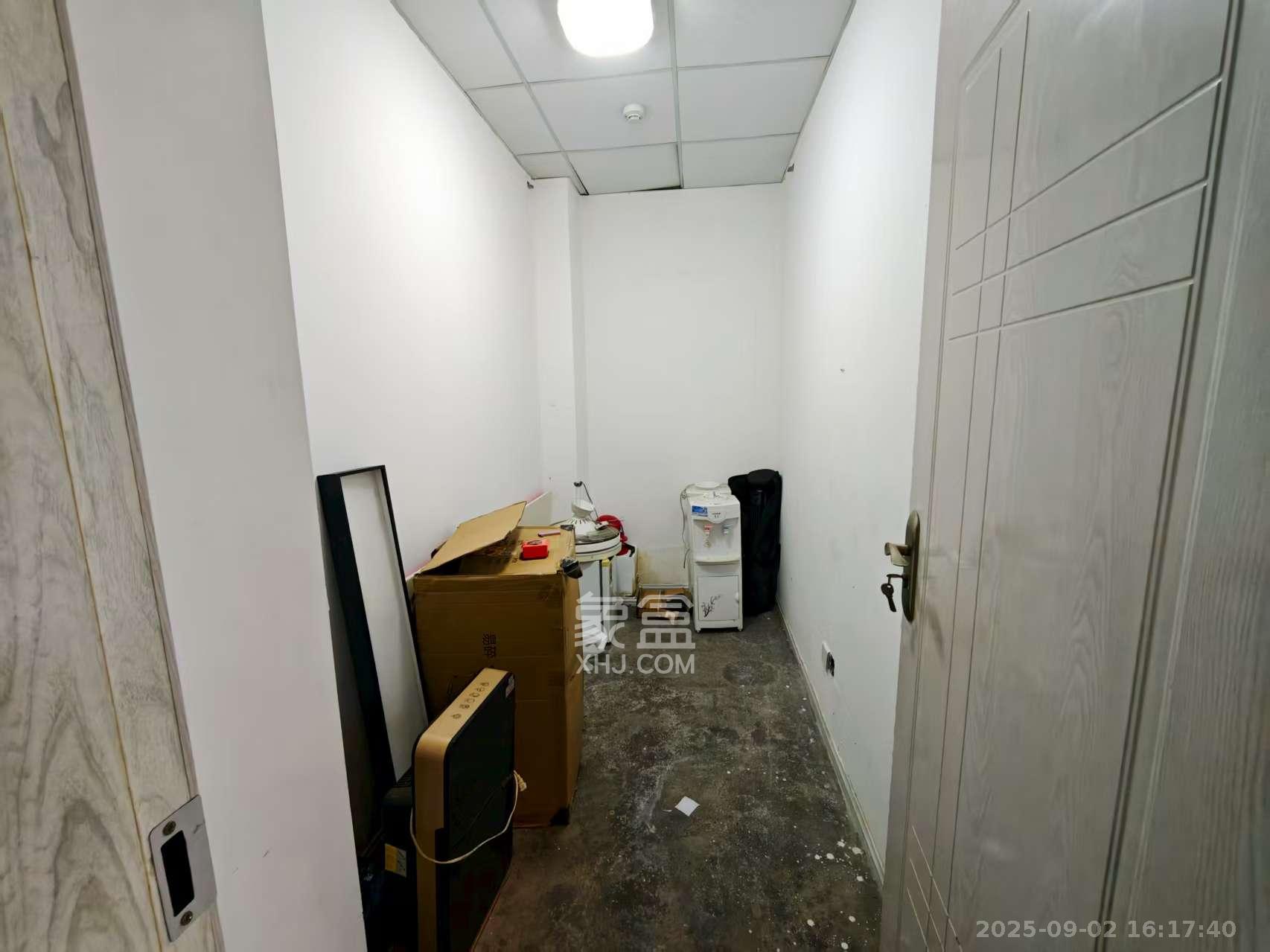 万坤图财富广场  1室1厅1卫    4500.0元/月 万坤图财富广场  1室1厅1卫    4500.0元/月室内图