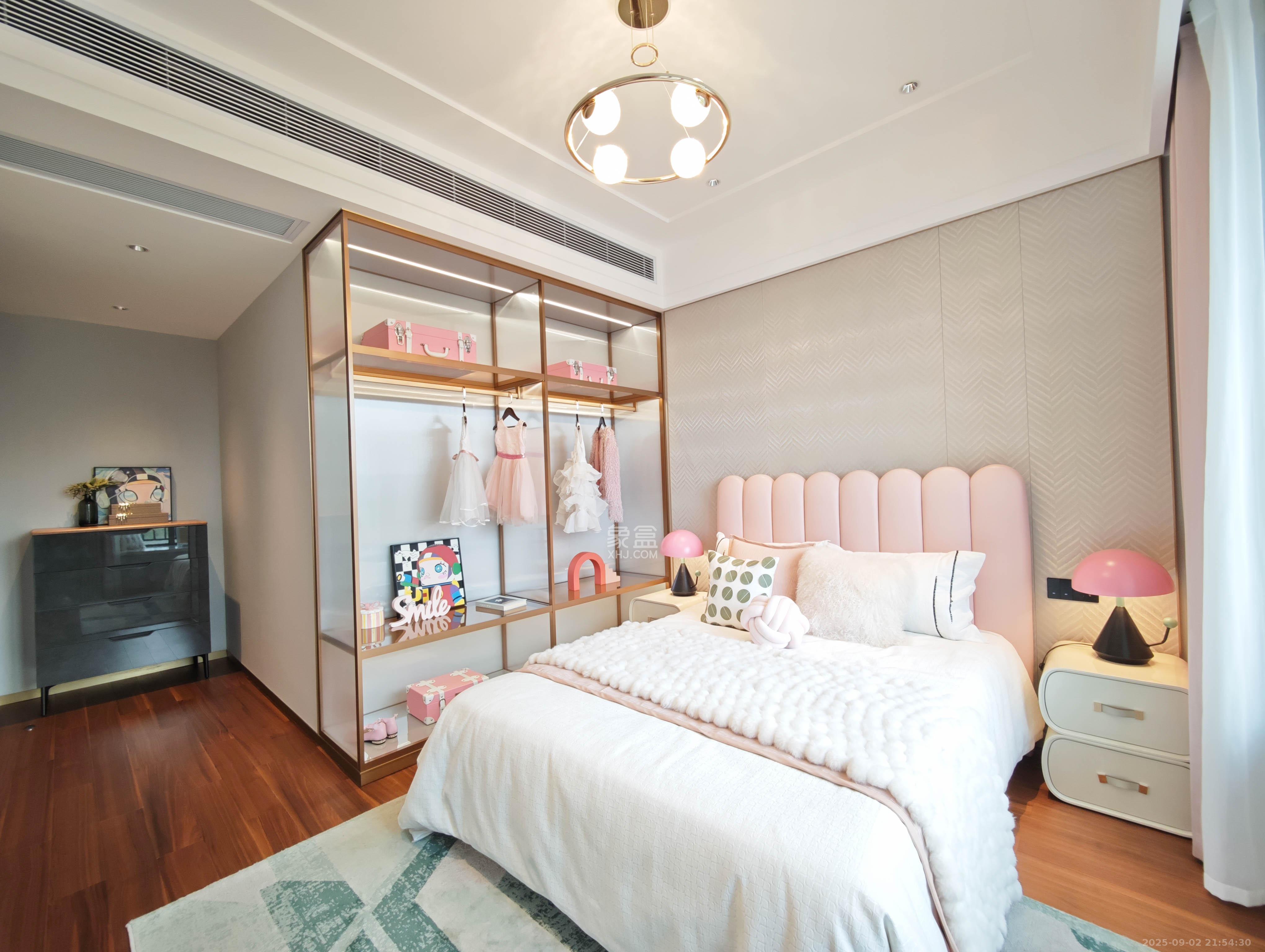 运达会展湾一期  4室2厅2卫    520.0万卧室