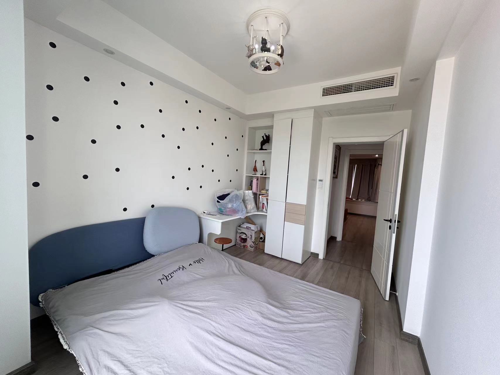 会龙山溪谷（住宅）  3室2厅2卫    85.0万