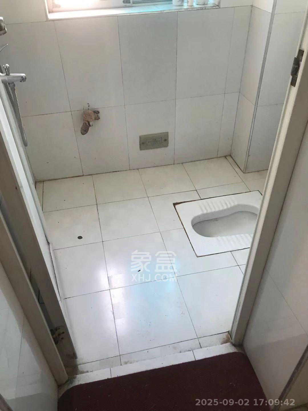 湘绣城 2室1厅1卫 1300.0元/月 湘绣城 2室1厅1卫 1300.0元/月室内图