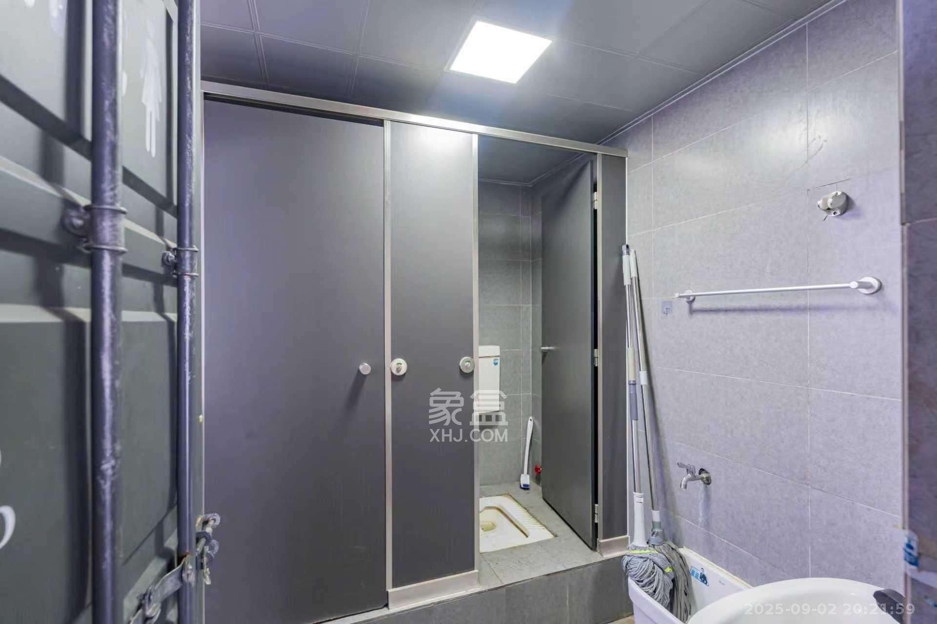 金色屋顶  5室2厅2卫   5000.00元/月室内图