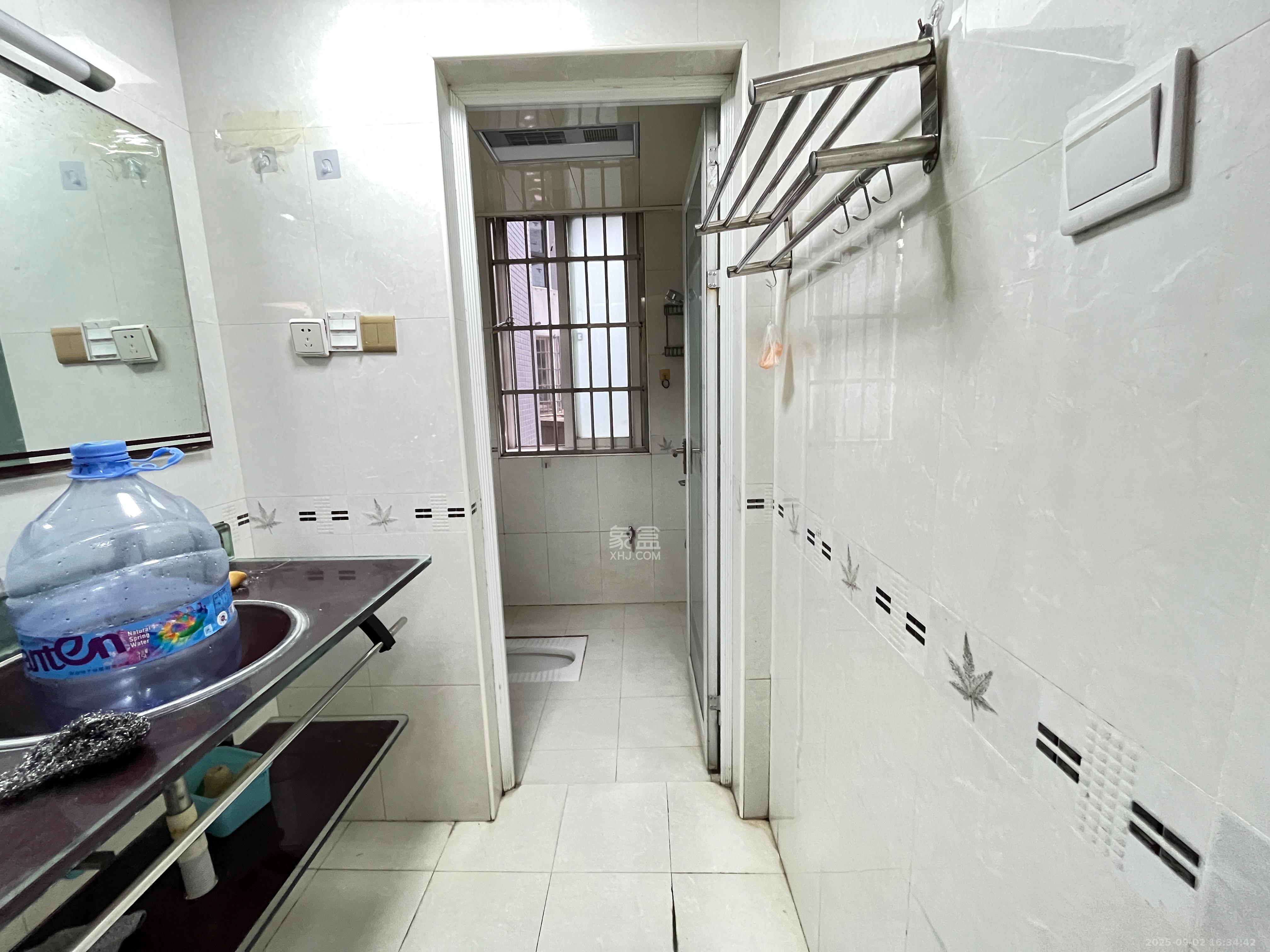 东门壹号家园  3室2厅2卫    2500.0元/月 东门壹号家园  3室2厅2卫    2500.0元/月室内图