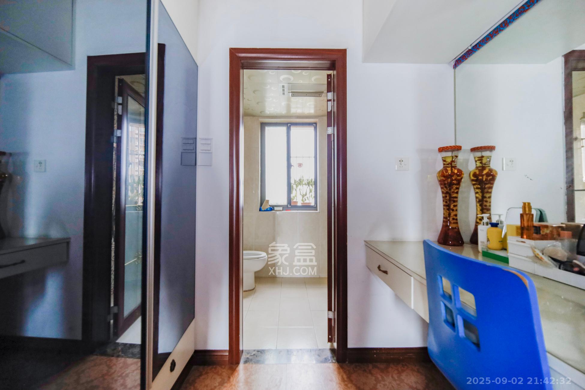 上海城小区  4室2厅2卫    128.0万其他