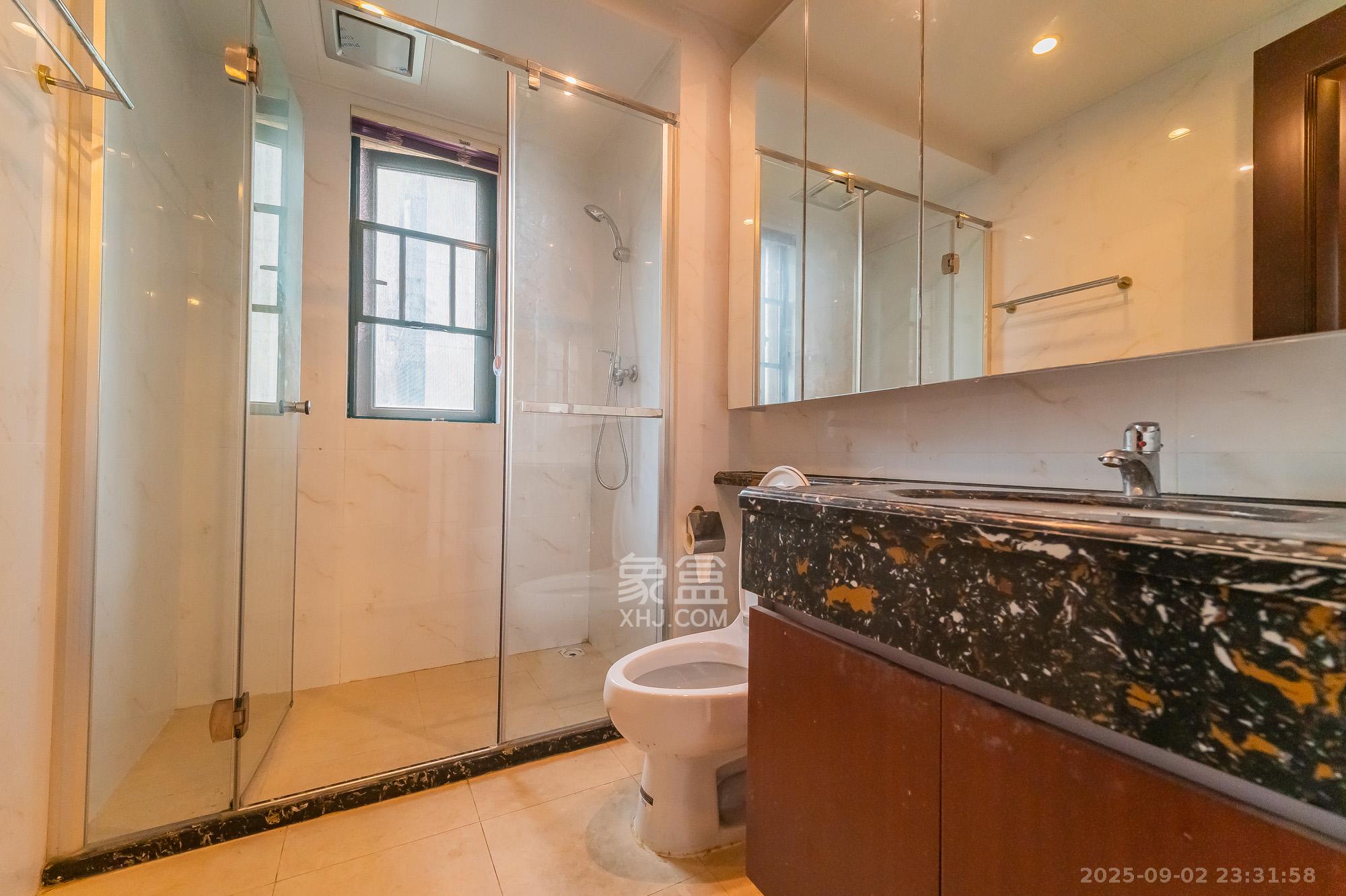 恒大翡翠华庭  3室2厅2卫    92.8万 恒大翡翠华庭  3室2厅2卫    92.8万卫生间