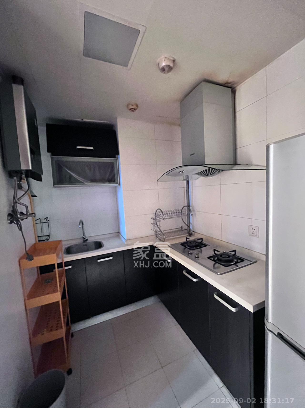 藏珑湖上国际花园  1室1厅1卫    2000.0元/月 藏珑湖上国际花园  1室1厅1卫    2000.0元/月室内图