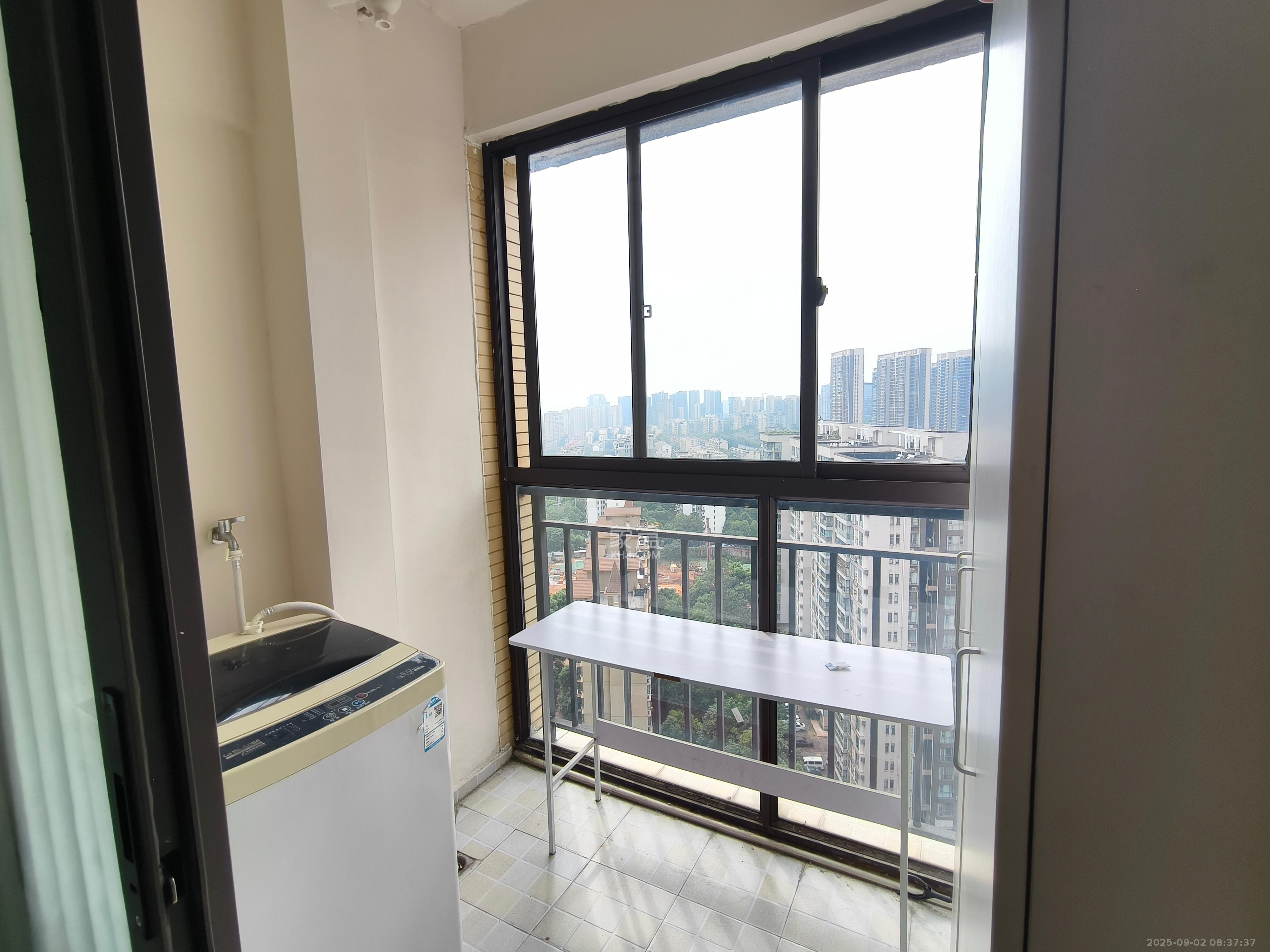 钱隆樽品(一、二、三期)  2室1厅1卫    2200.0元/月室内图