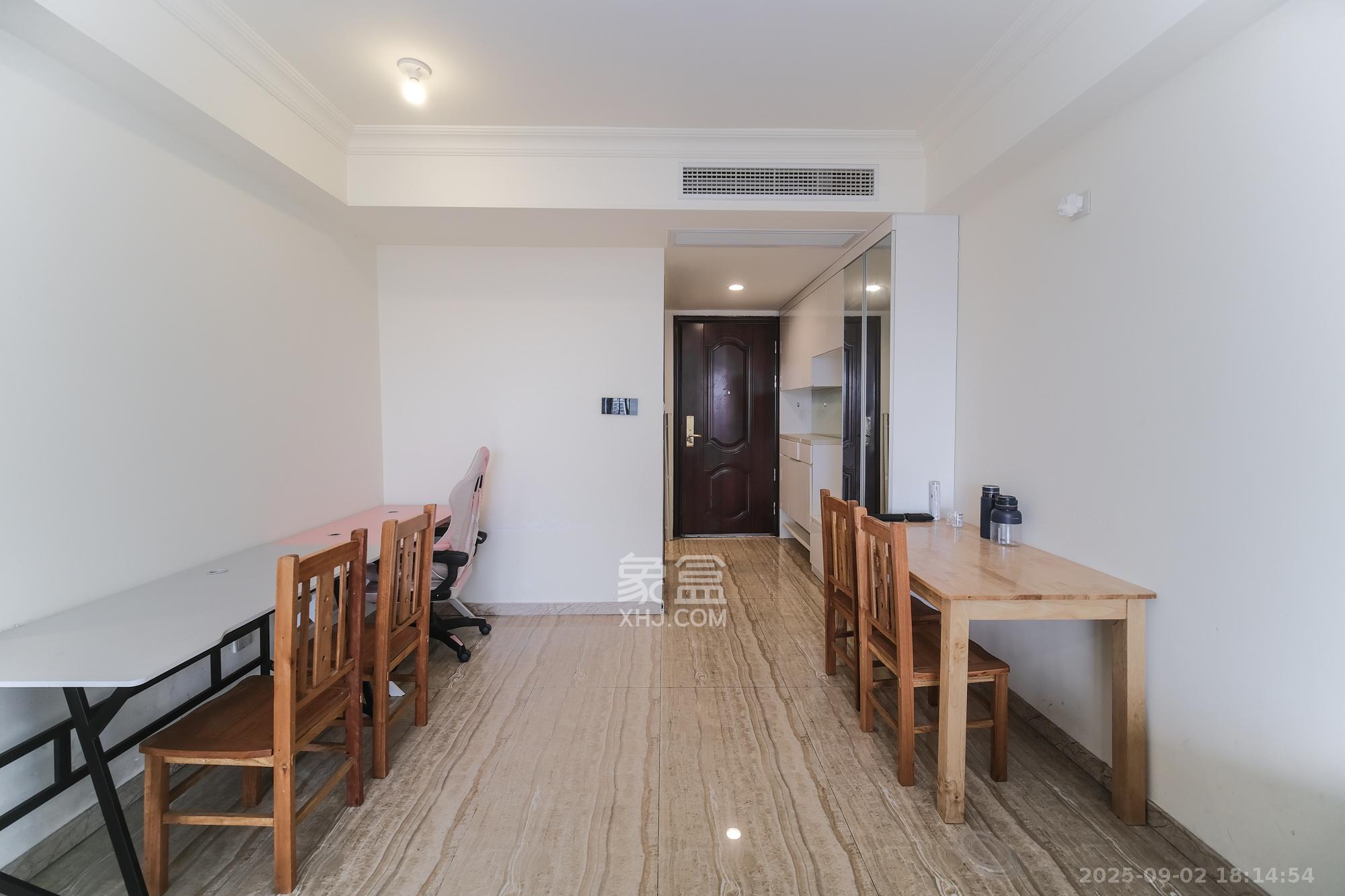 碧桂园翘楚棠  3室2厅2卫    85.0万 碧桂园翘楚棠  3室2厅2卫    85.0万客厅