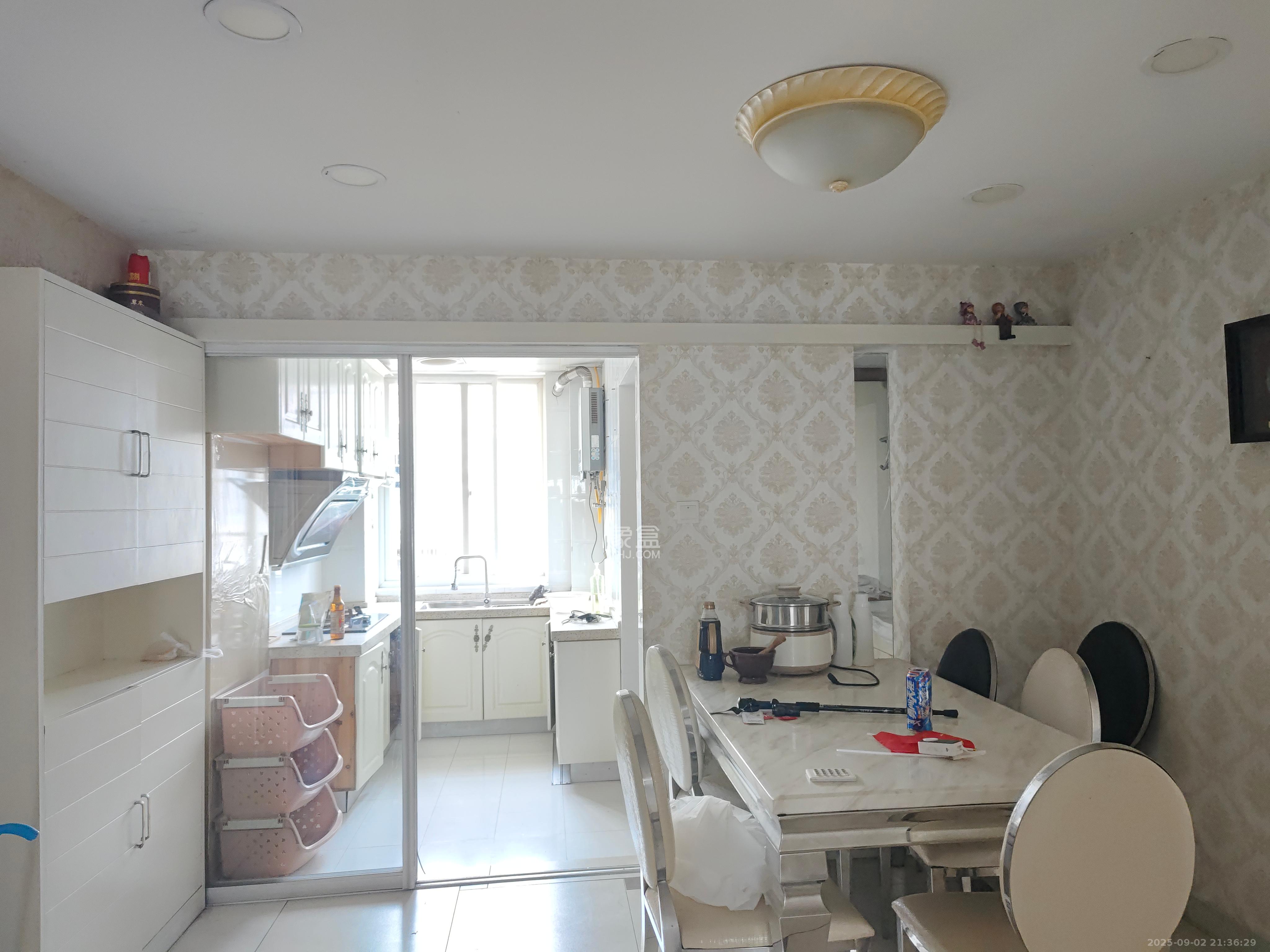 德润园  4室2厅2卫    2600.0元/月 德润园  4室2厅2卫    2600.0元/月室内图