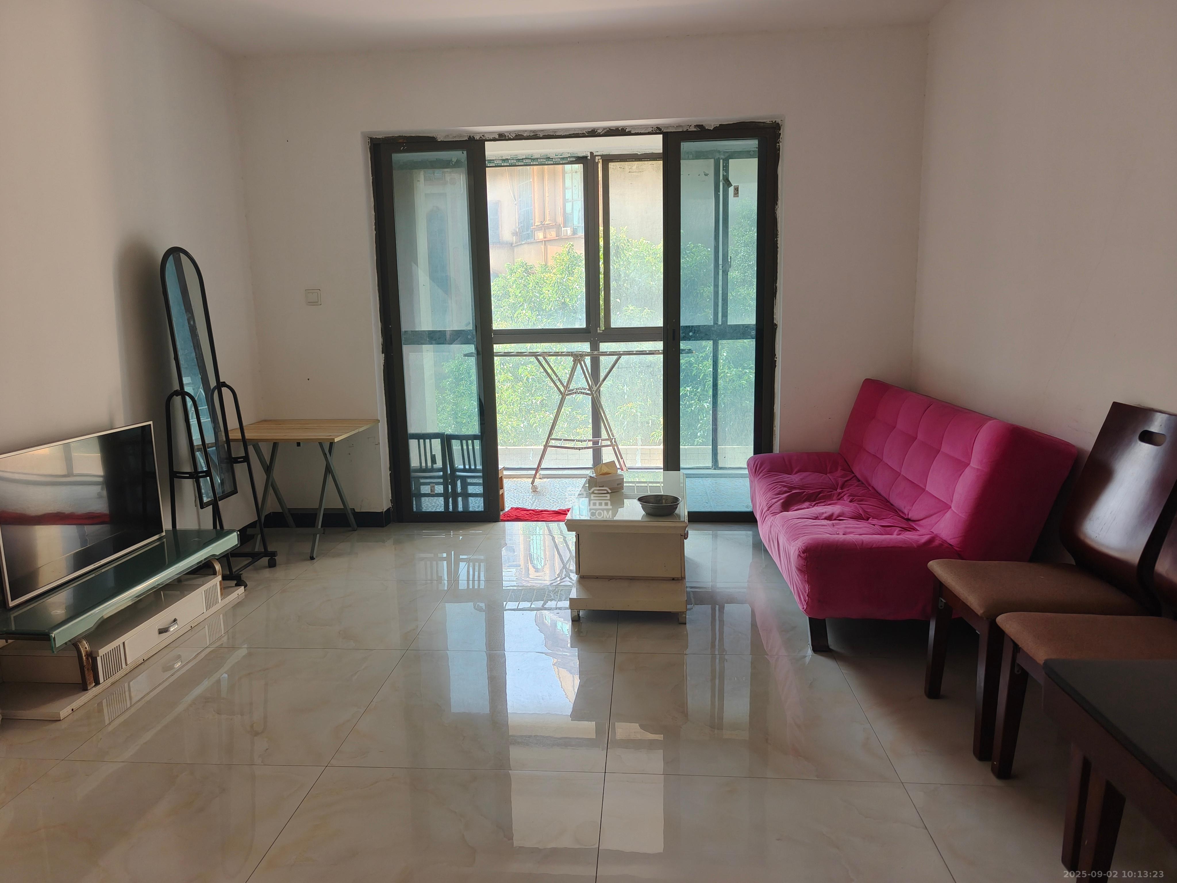 幸福庄园  3室2厅1卫    1500.0元/月 幸福庄园  3室2厅1卫    1500.0元/月