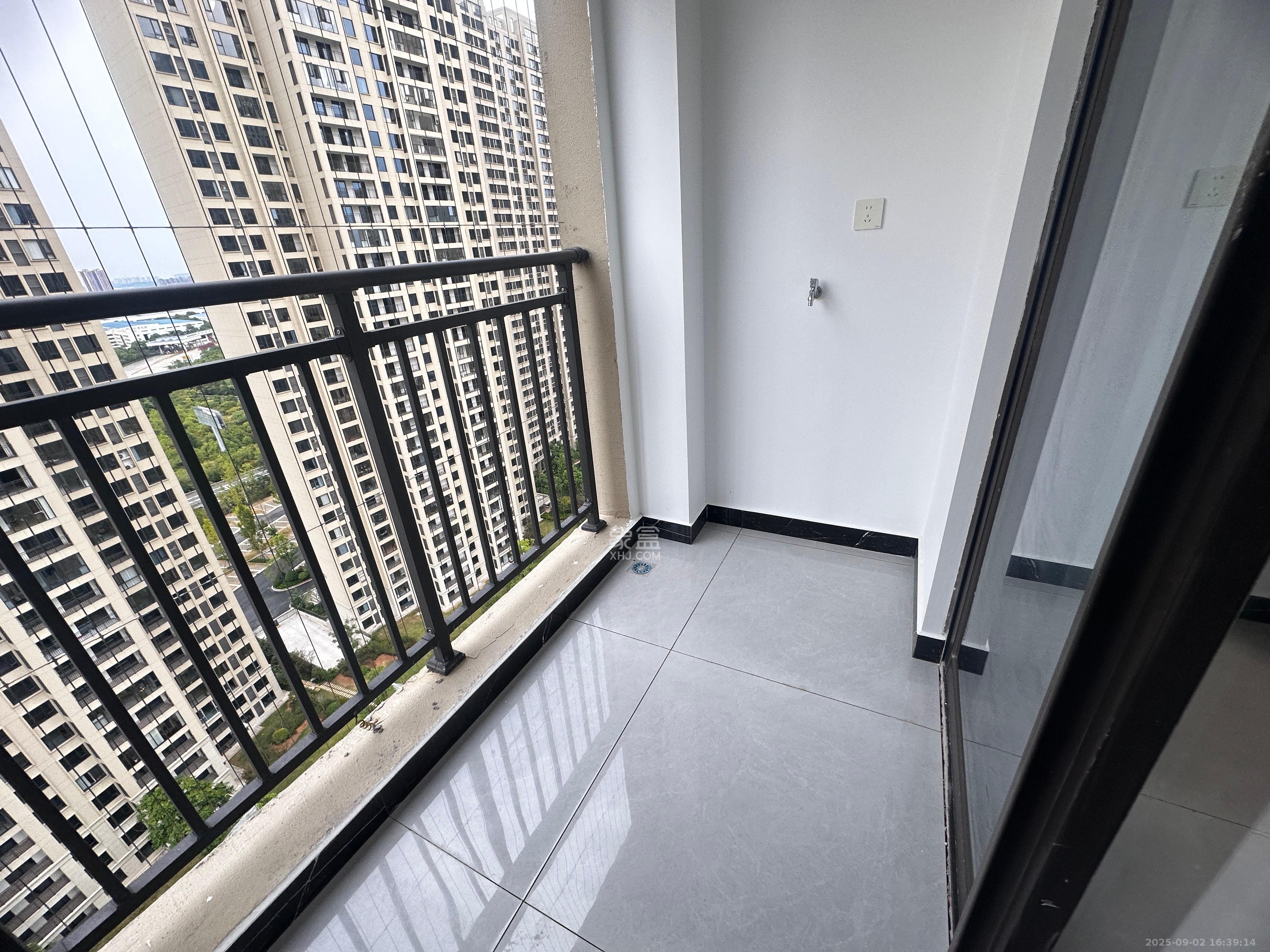 新城璟隽(麓华新城) 3室2厅1卫 1800.0元/月 新城璟隽(麓华新城) 3室2厅1卫 1800.0元/月室内图