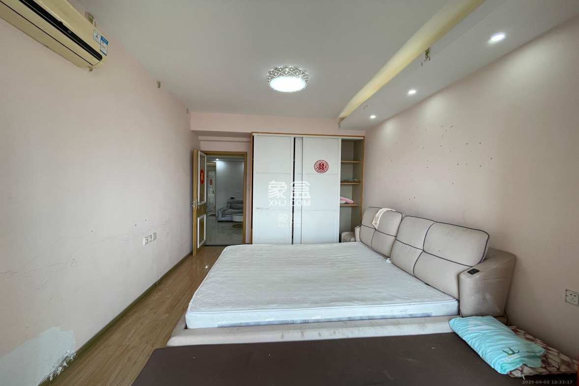 层上观邸  3室1厅1卫    2500.0元/月 层上观邸  3室1厅1卫    2500.0元/月室内图