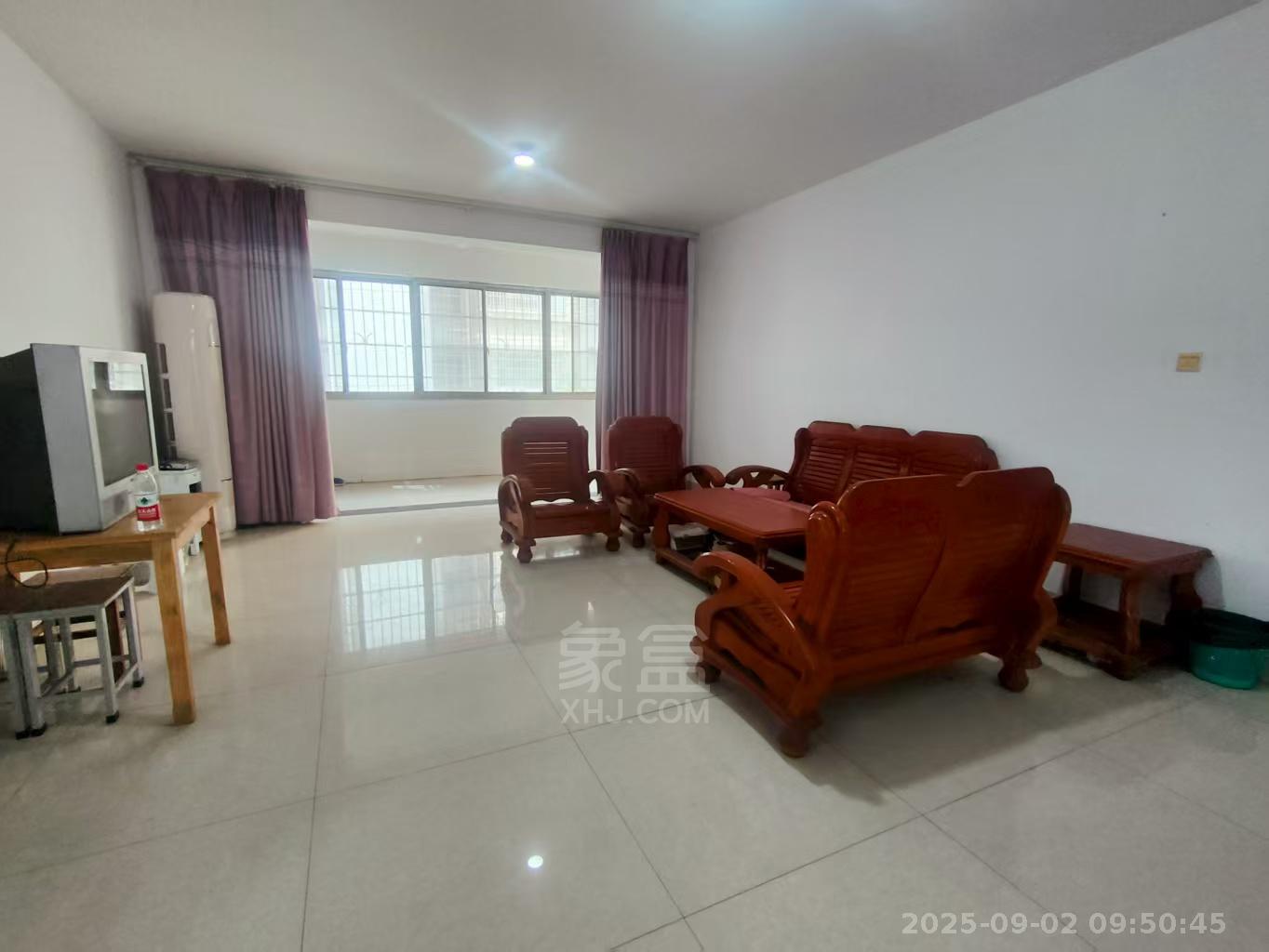 利江花园  4室2厅2卫    2000.0元/月室内图