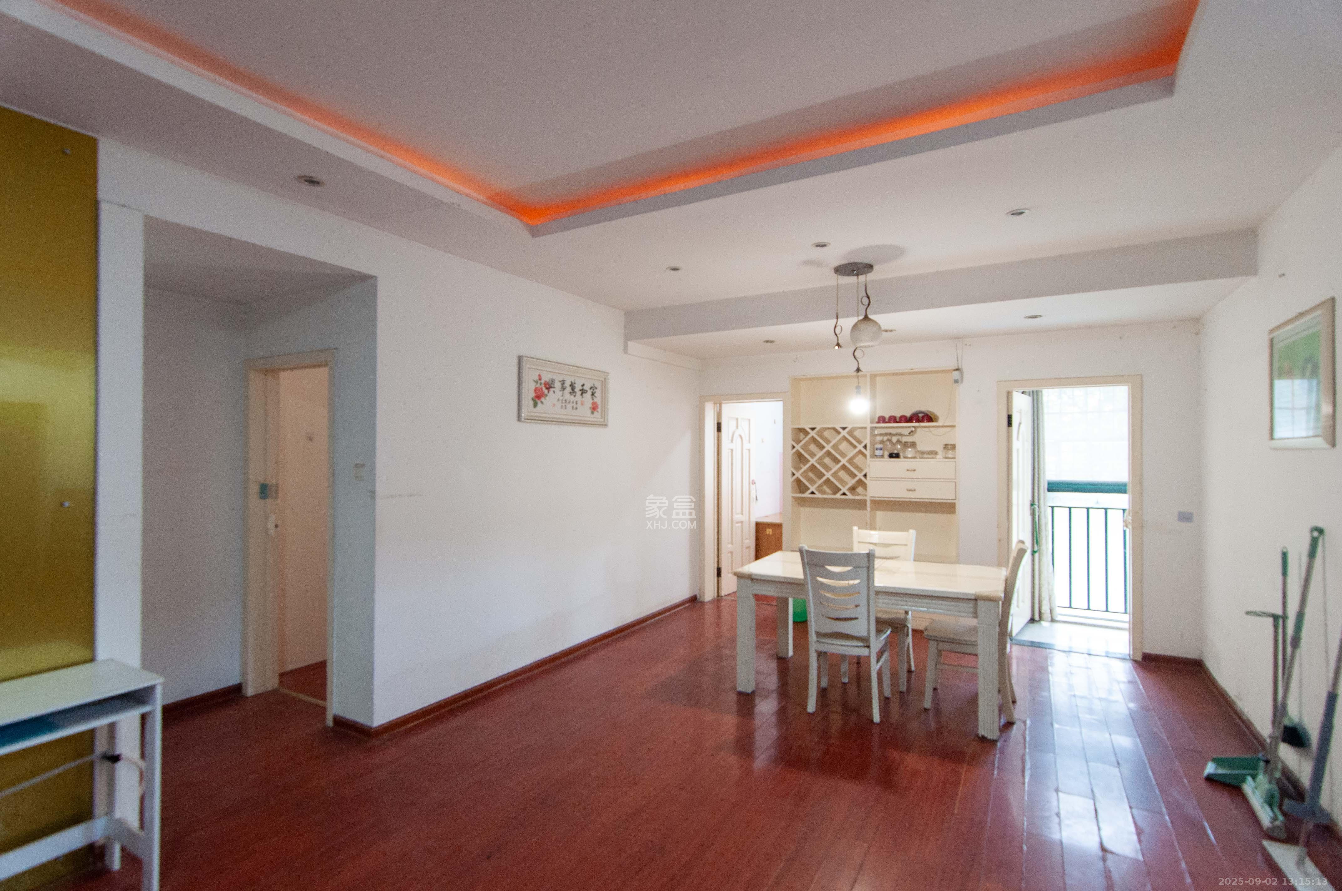 望兴景园一期  3室2厅1卫    88.0万 望兴景园一期  3室2厅1卫    88.0万客厅