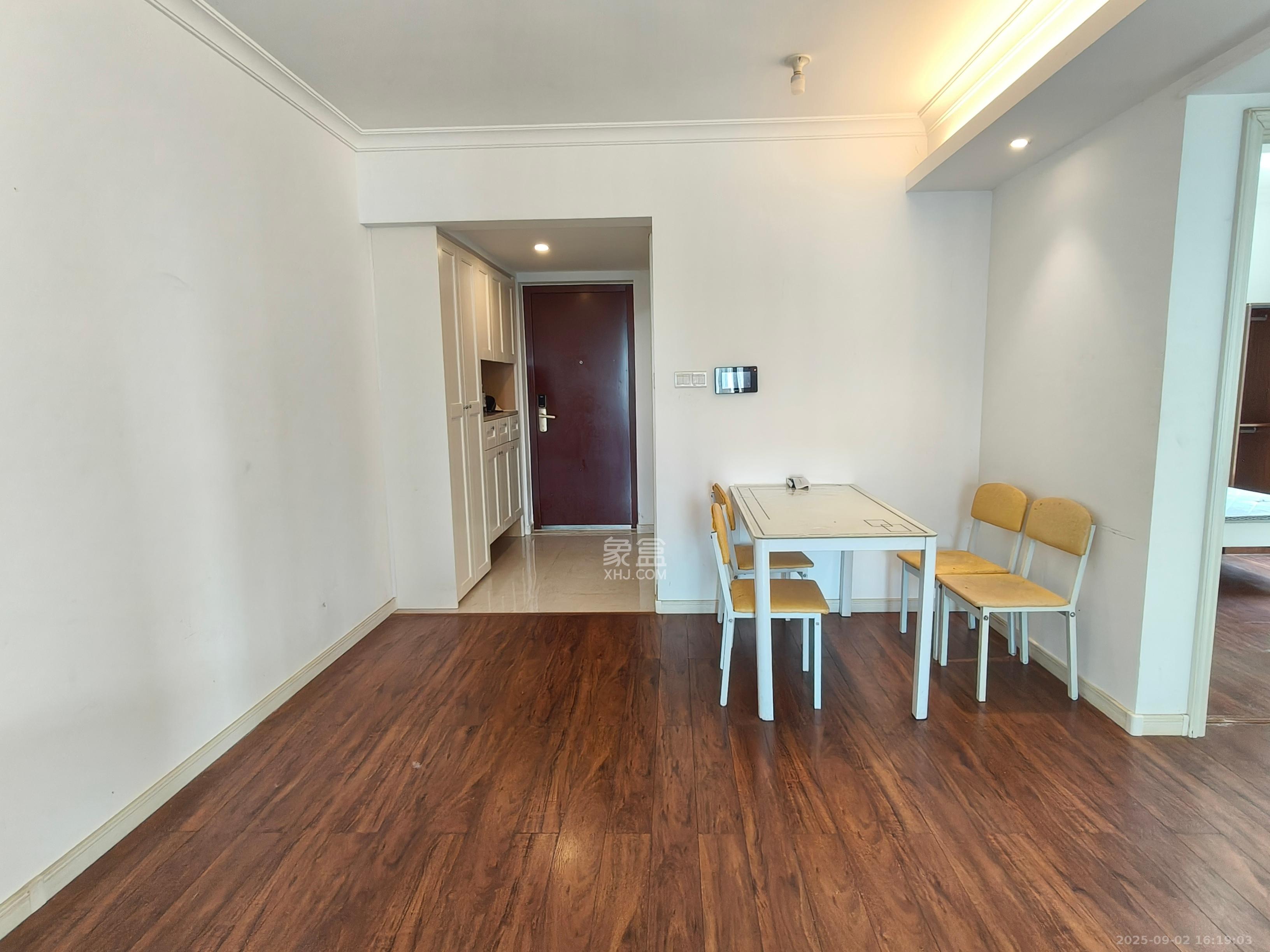 万科魅力之城锋镜里 3室2厅1卫 2200.0元/月 万科魅力之城锋镜里 3室2厅1卫 2200.0元/月室内图