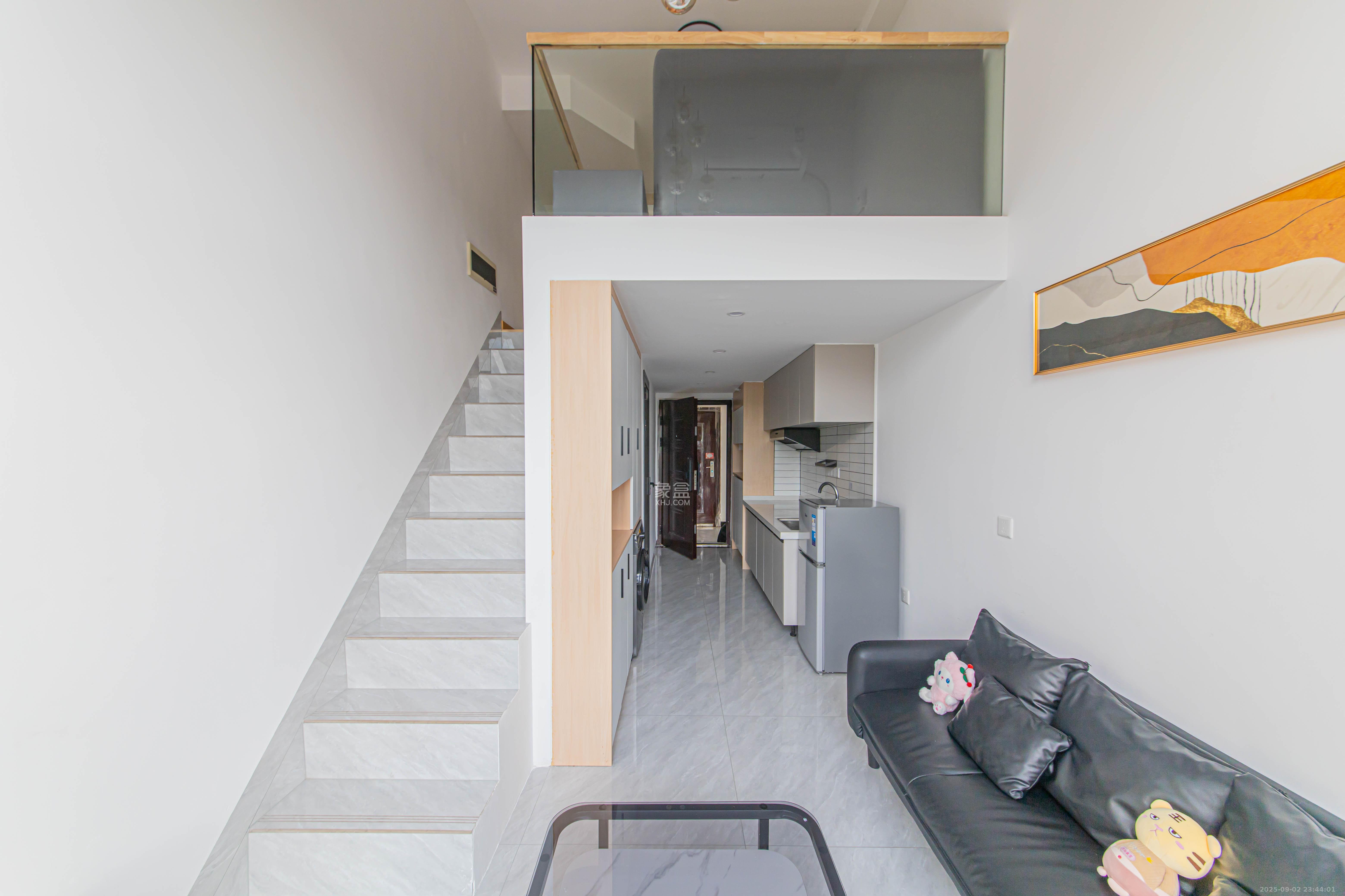 新长海D1站  1室1厅1卫    26.0万客厅