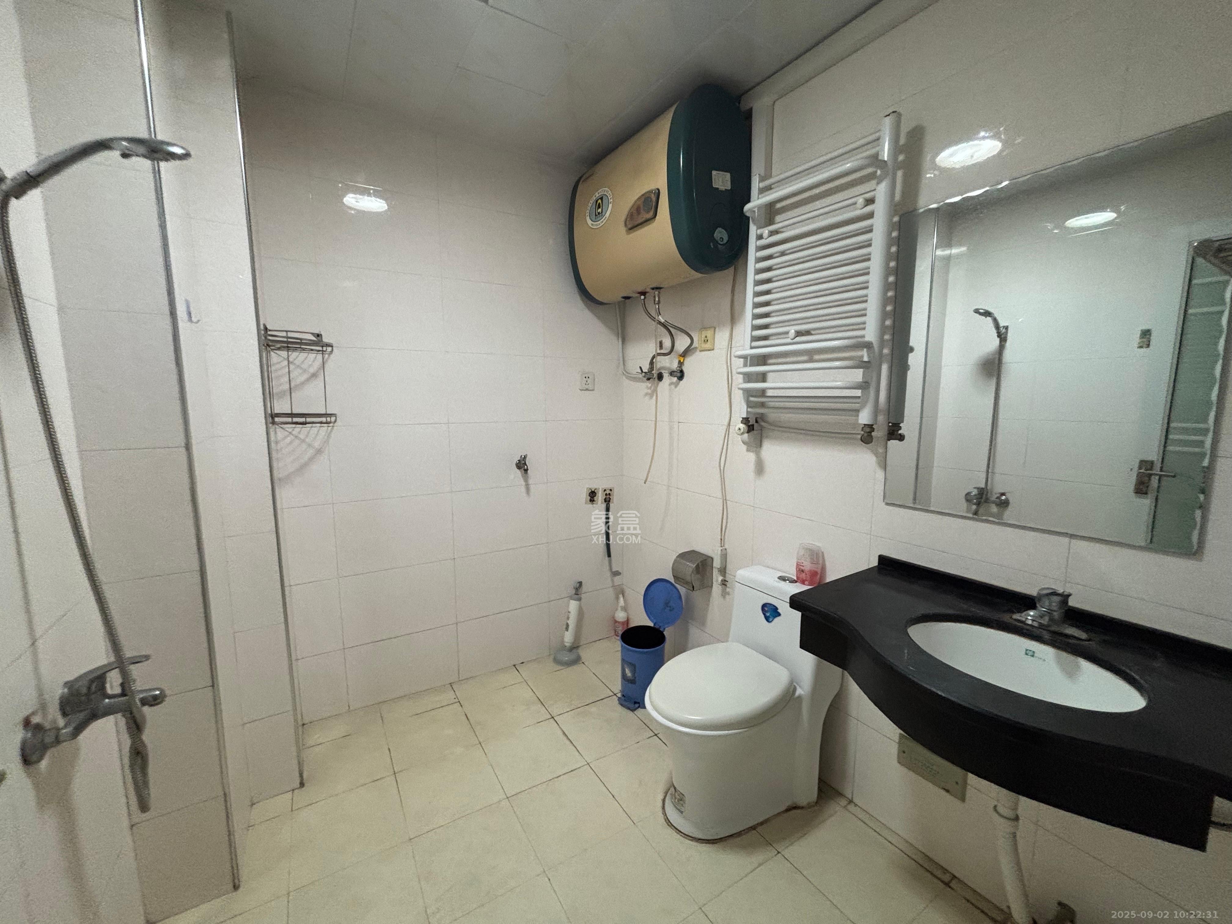 锦绣世纪  2室1厅2卫    2400.0元/月 锦绣世纪  2室1厅2卫    2400.0元/月室内图