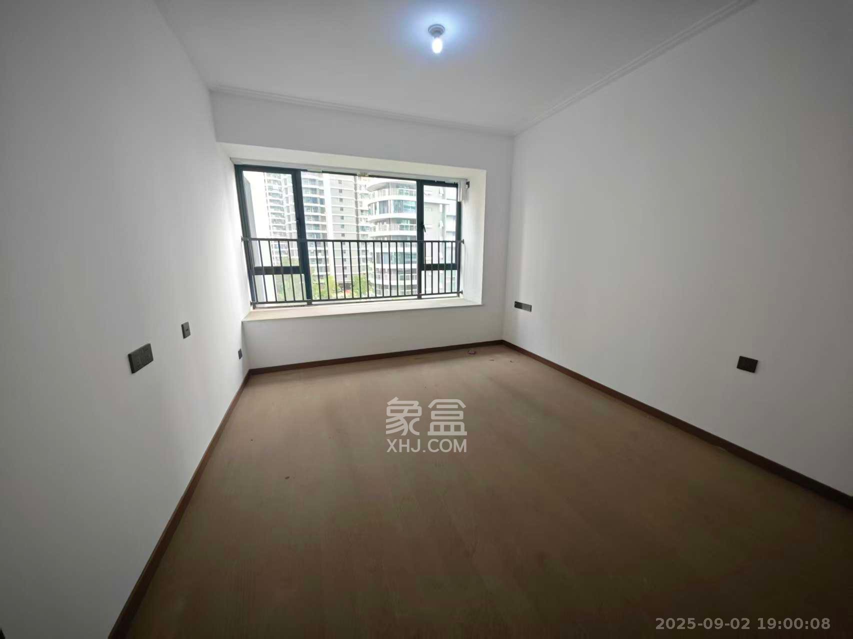 绿地V岛 4室2厅2卫 3800.0元/月 绿地V岛 4室2厅2卫 3800.0元/月室内图