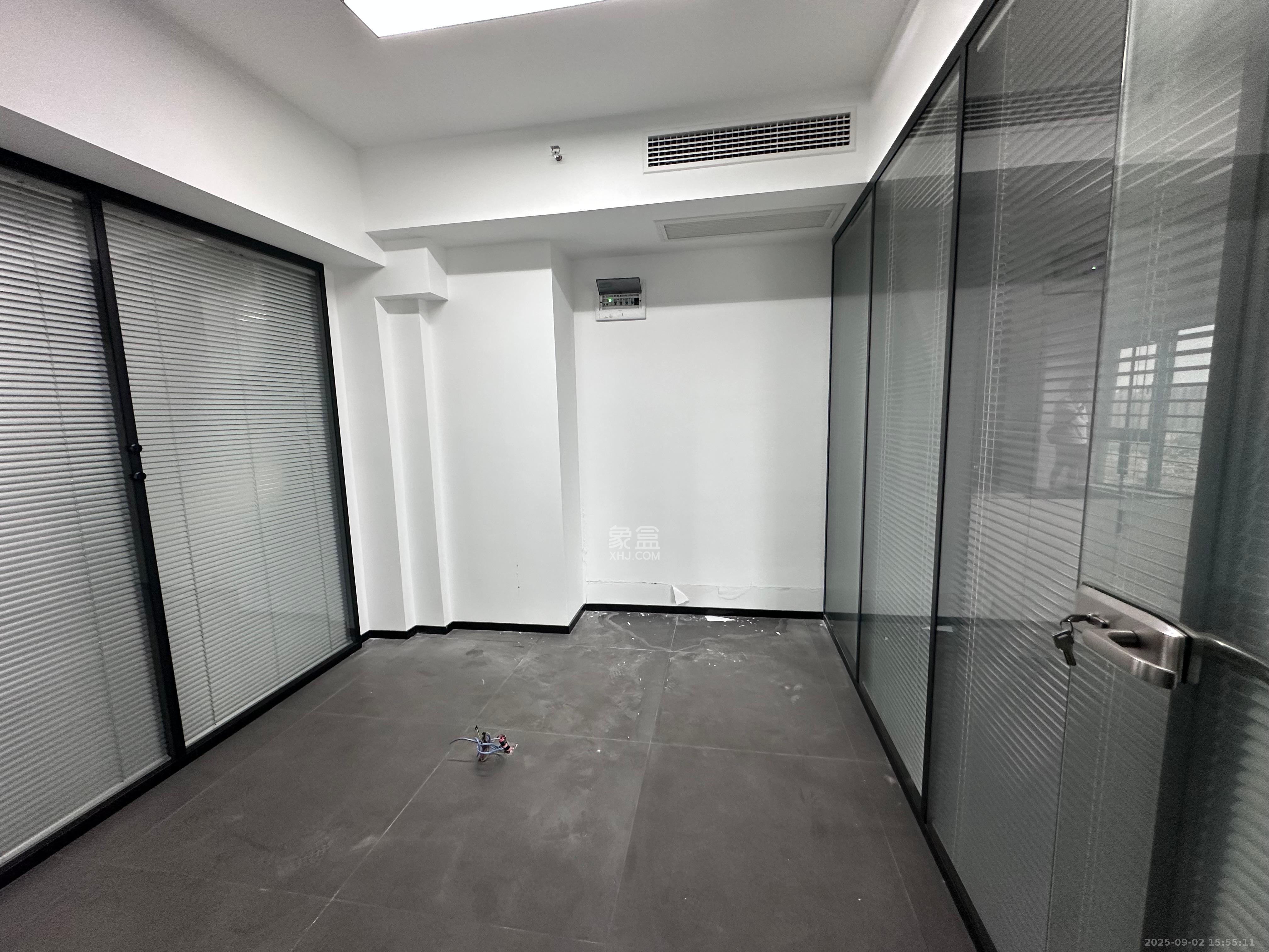 卓越江岸  1室0厅0卫    6000.0元/月室内图