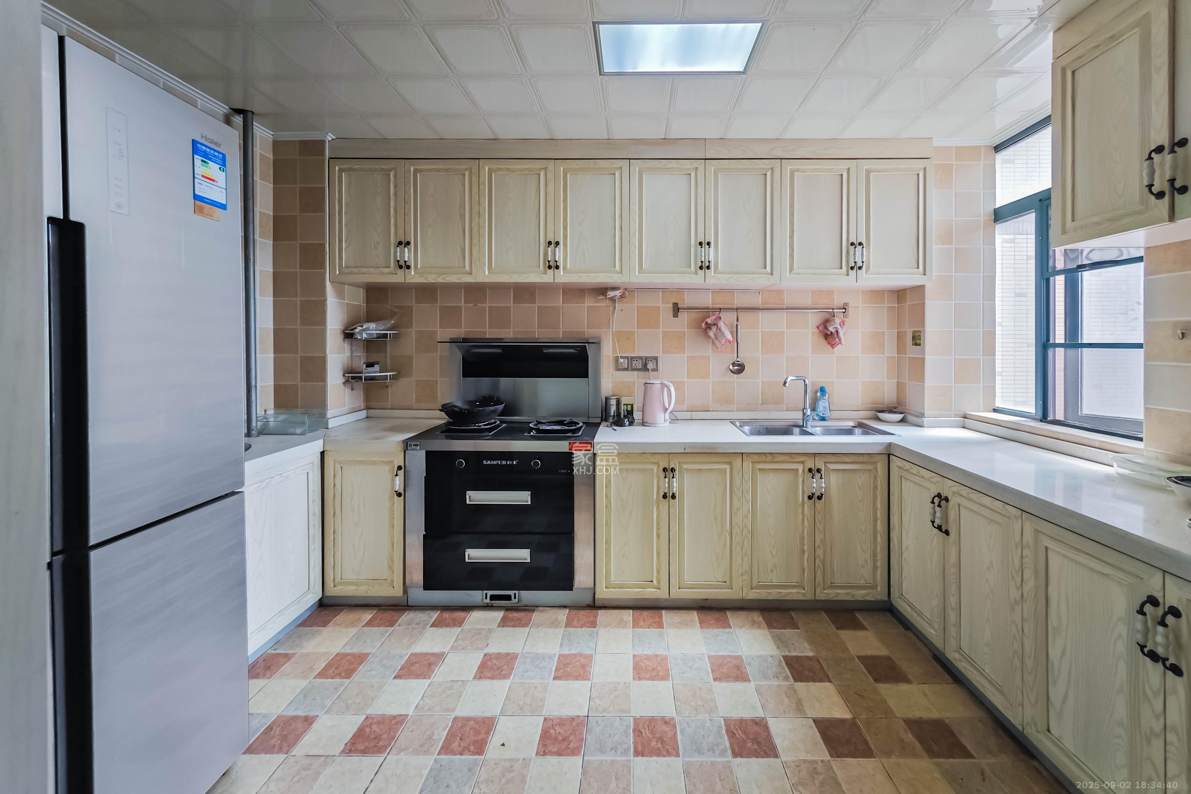 博远大厦(中南院科技综合大厦) 4室2厅2卫 165.0万 博远大厦(中南院科技综合大厦) 4室2厅2卫 165.0万厨房