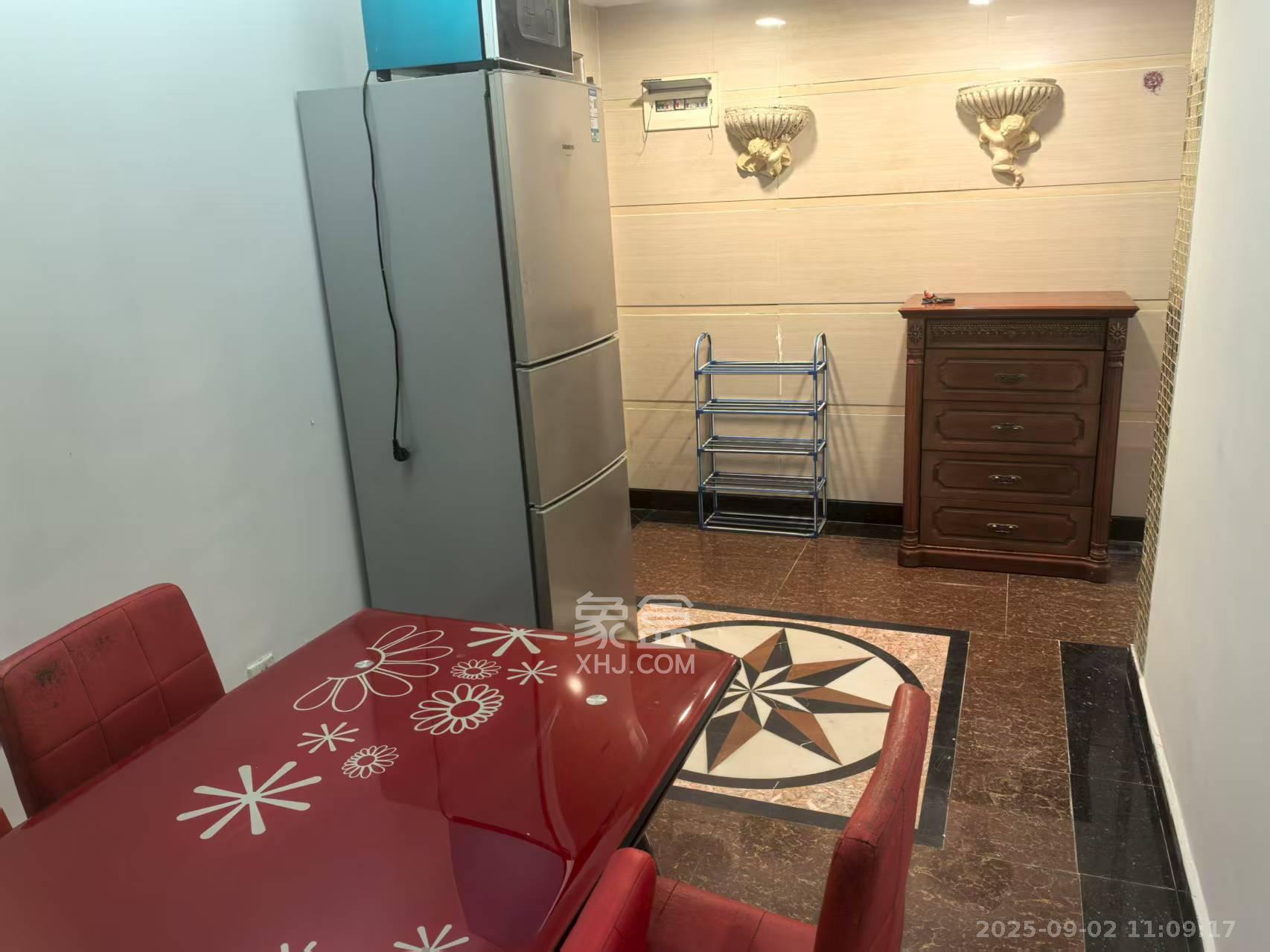 凤凰苑 2室2厅1卫 2600.0元/月 凤凰苑 2室2厅1卫 2600.0元/月室内图