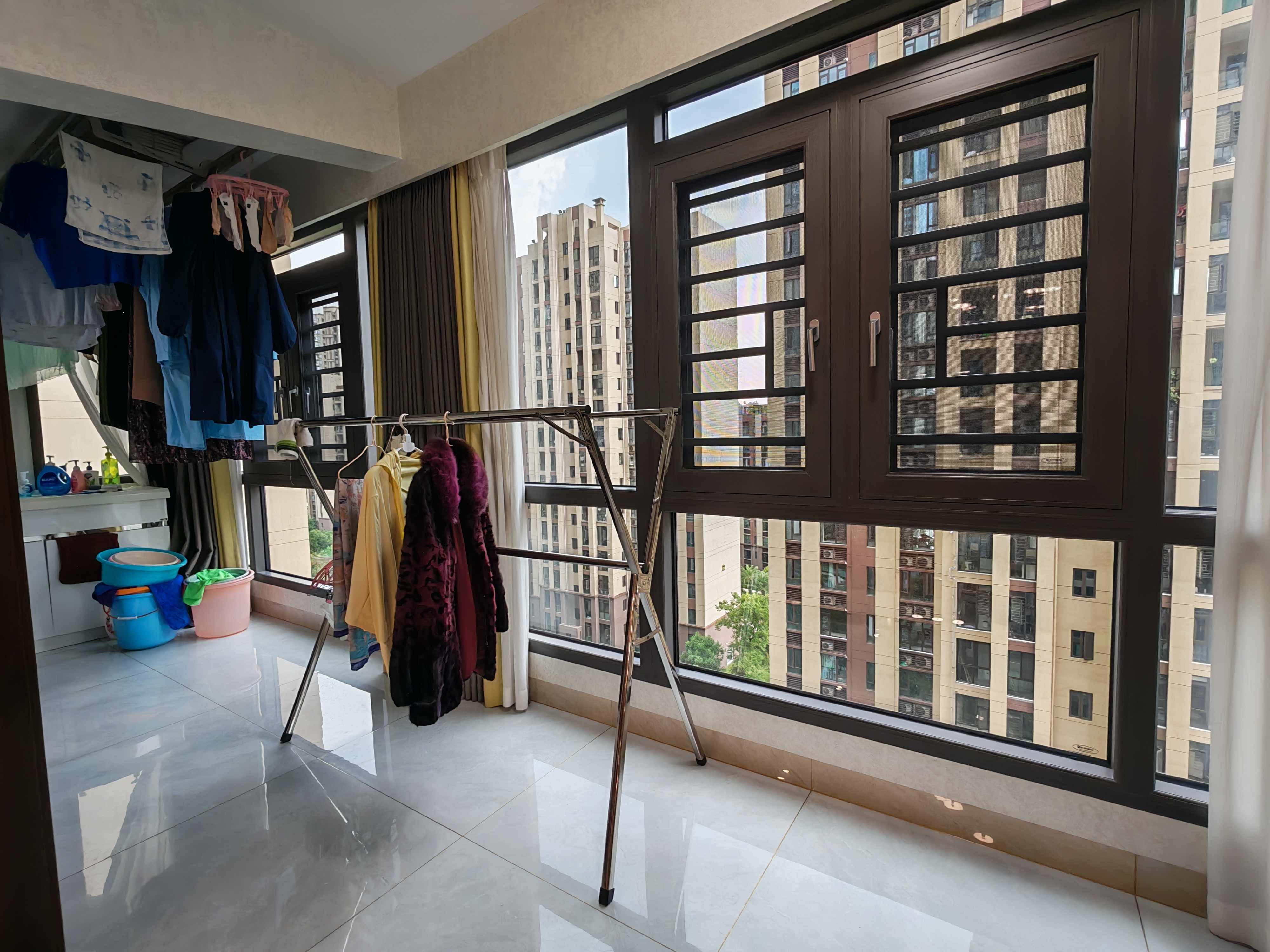 华耀碧桂园十里江湾誉峯 4室2厅2卫 89.8万 华耀碧桂园十里江湾誉峯 4室2厅2卫 89.8万客厅