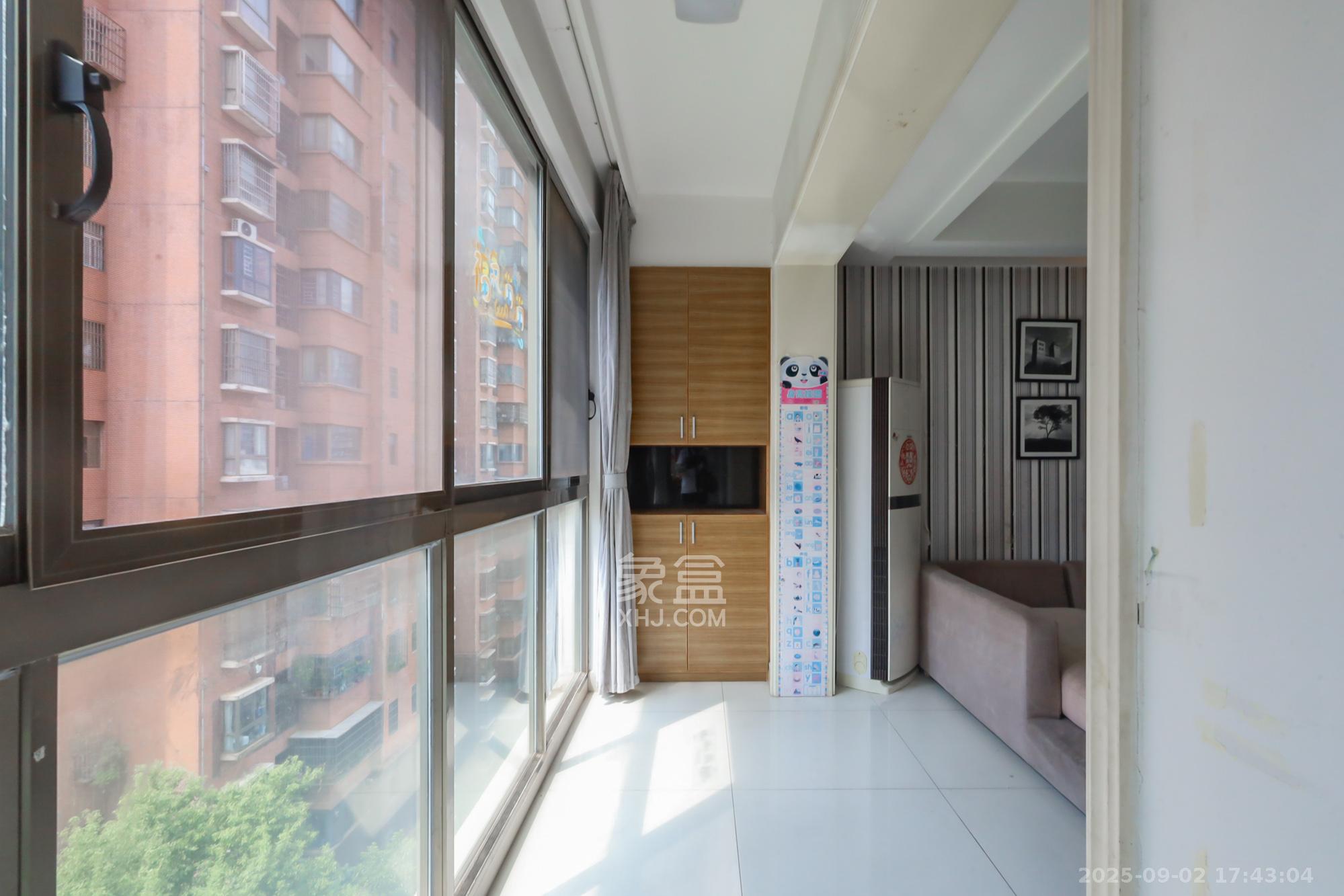 西岸润泽府  4室2厅2卫    133.8万 西岸润泽府  4室2厅2卫    133.8万阳台