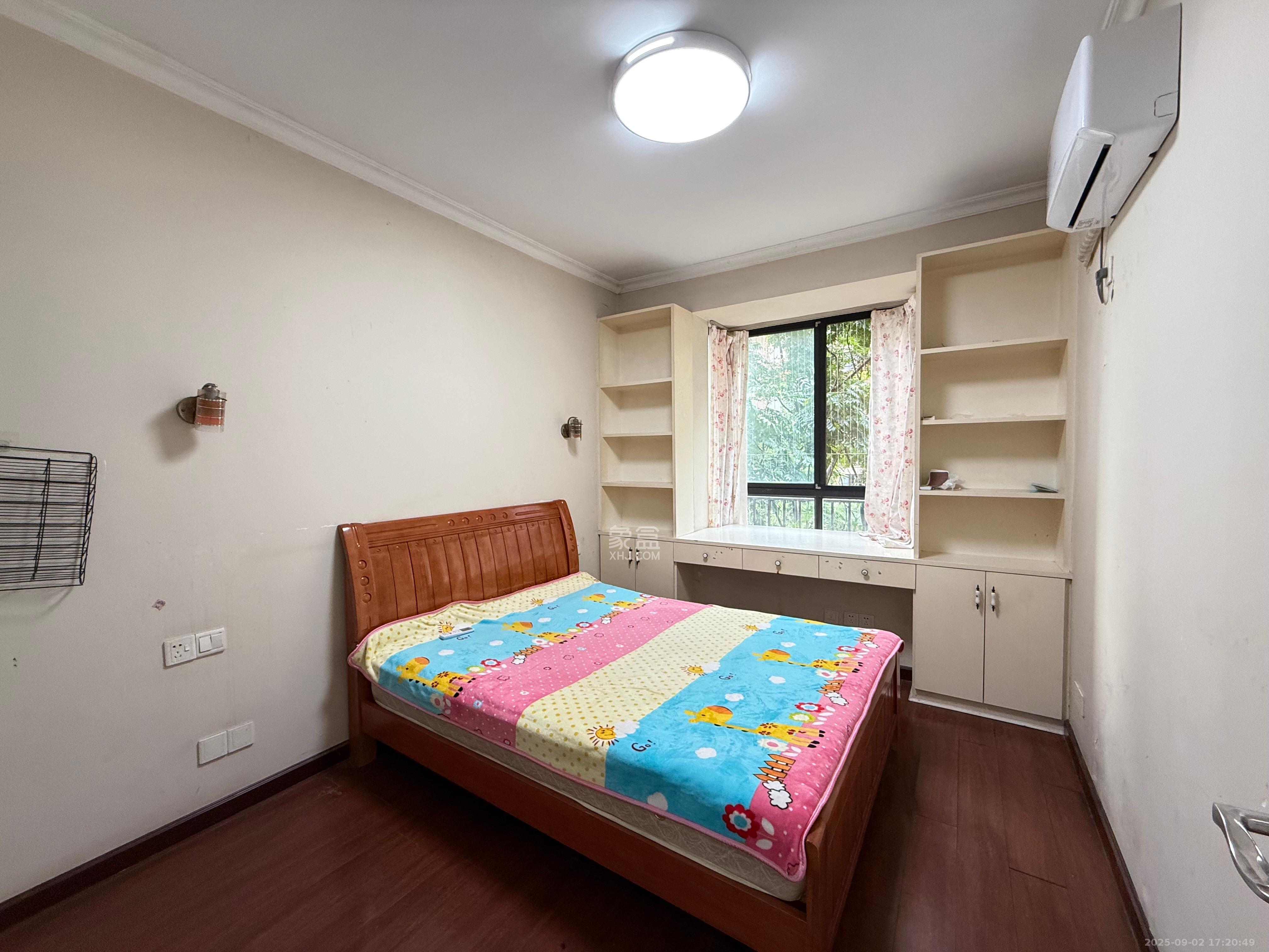 华润凤凰城一期  3室2厅2卫    2200.0元/月 华润凤凰城一期  3室2厅2卫    2200.0元/月室内图