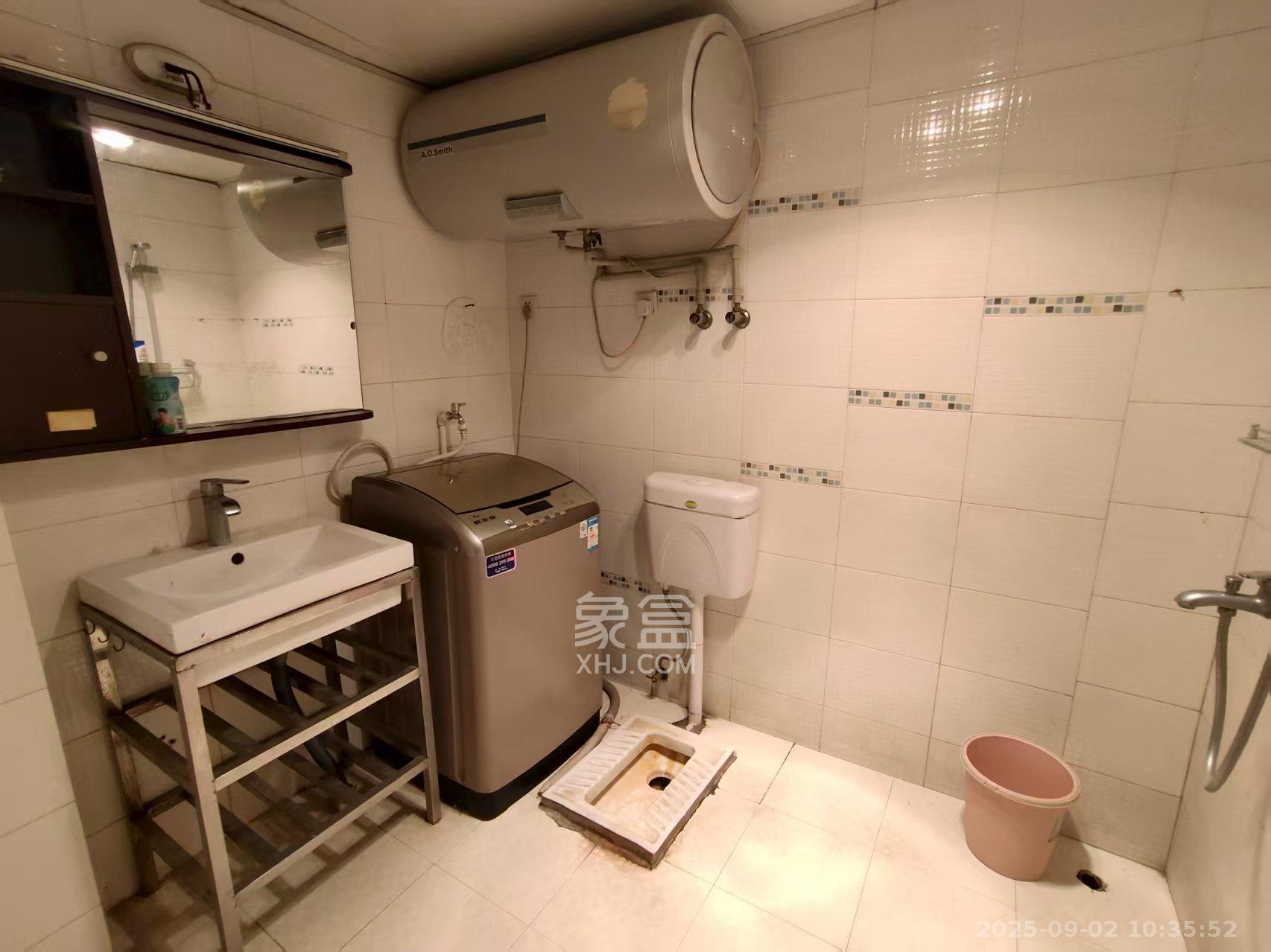 阳光100二期  4室2厅1卫    1800.0元/月室内图