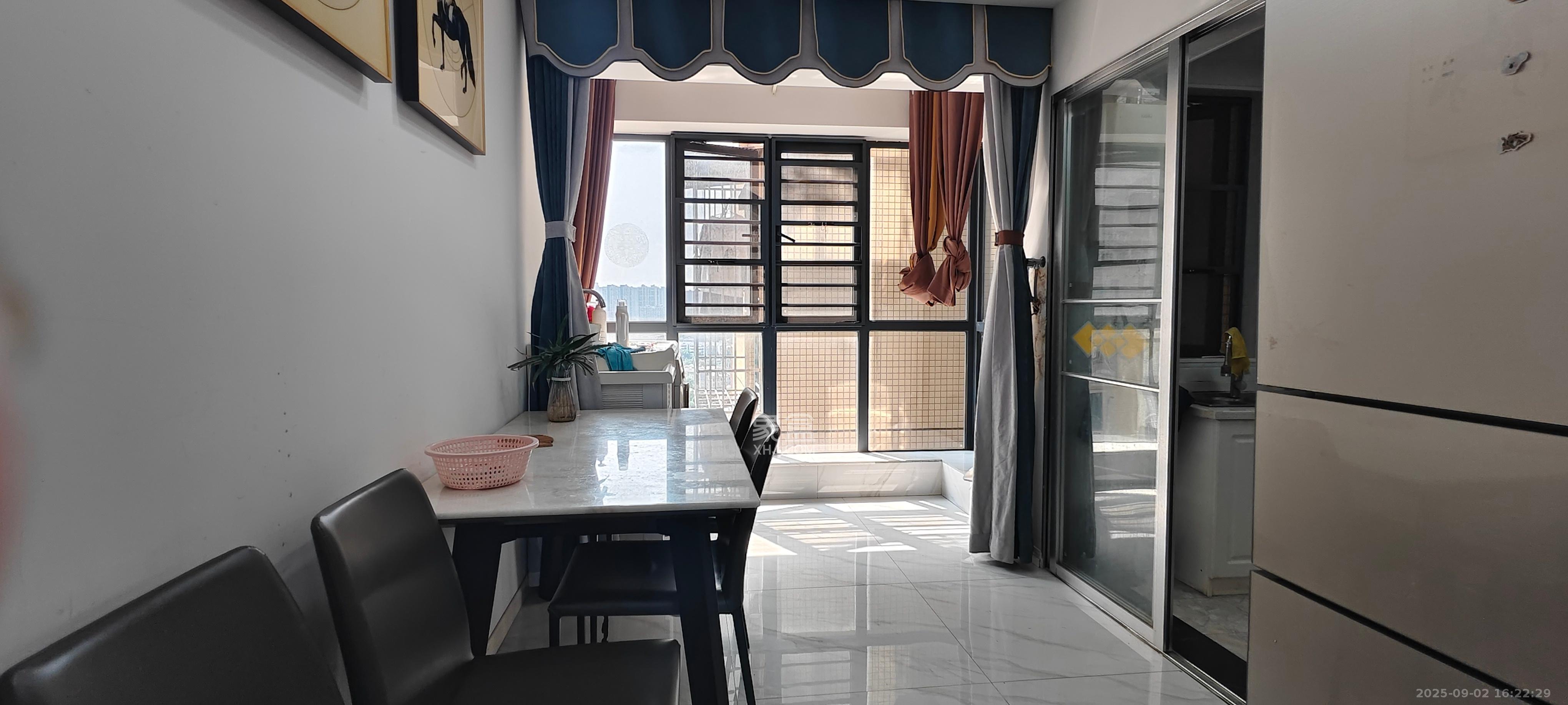 叠彩兰亭 3室2厅2卫 2600.0元/月 叠彩兰亭 3室2厅2卫 2600.0元/月室内图