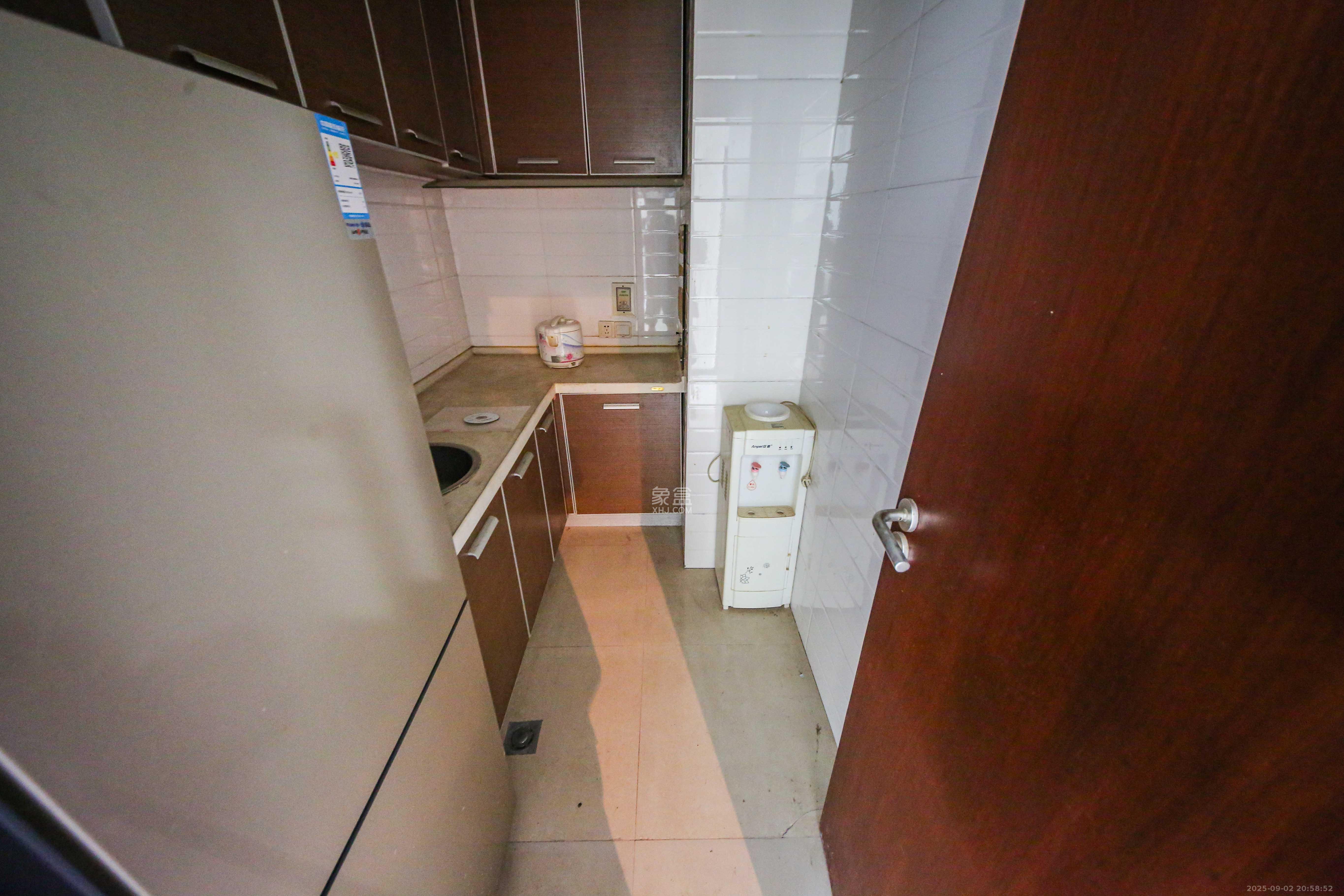 标志商务中心  1室1厅1卫    30.0万 标志商务中心  1室1厅1卫    30.0万厨房