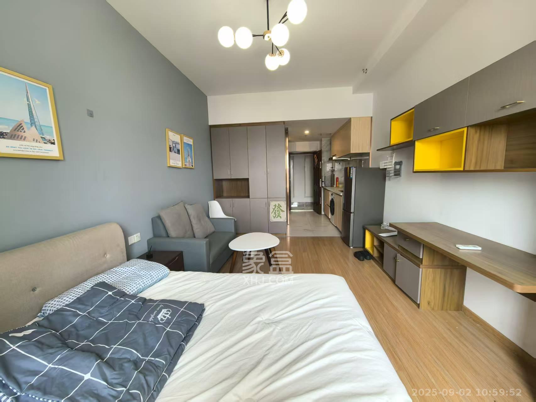 华润翡翠府  1室0厅1卫    1400.0元/月 华润翡翠府  1室0厅1卫    1400.0元/月室内图