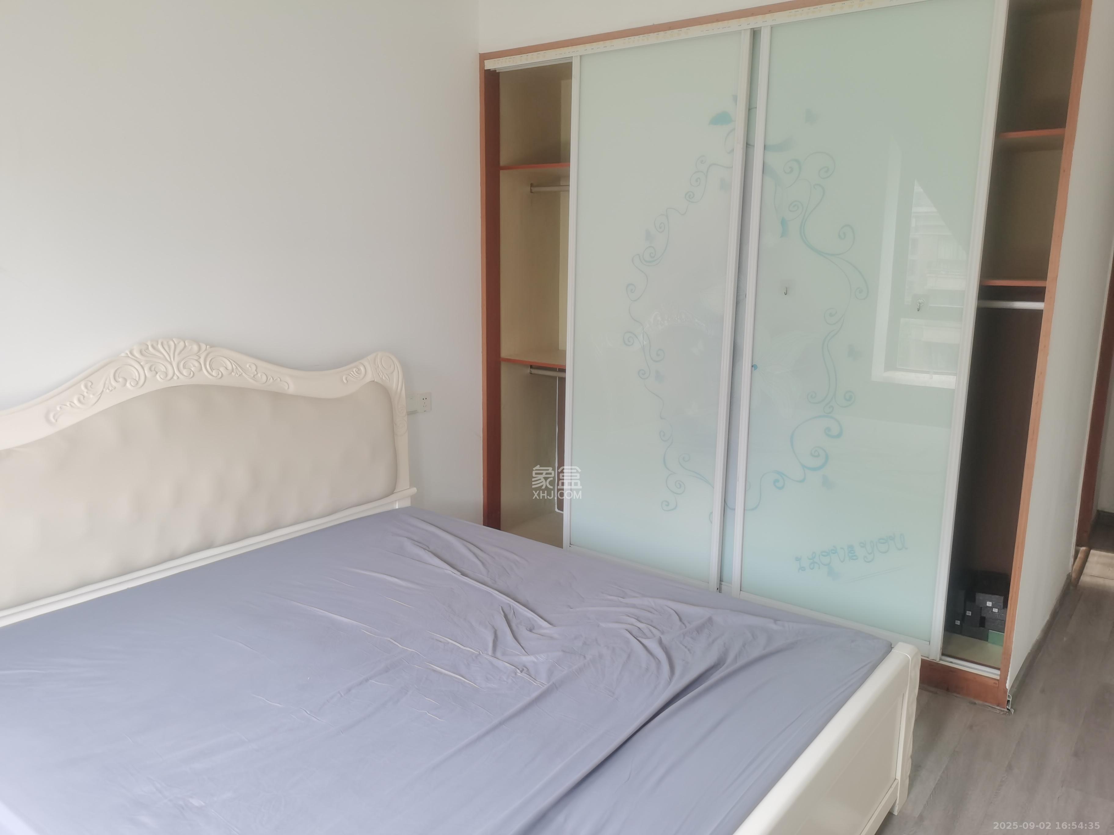 华润凤凰城一期  3室2厅2卫    1800.0元/月 华润凤凰城一期  3室2厅2卫    1800.0元/月室内图