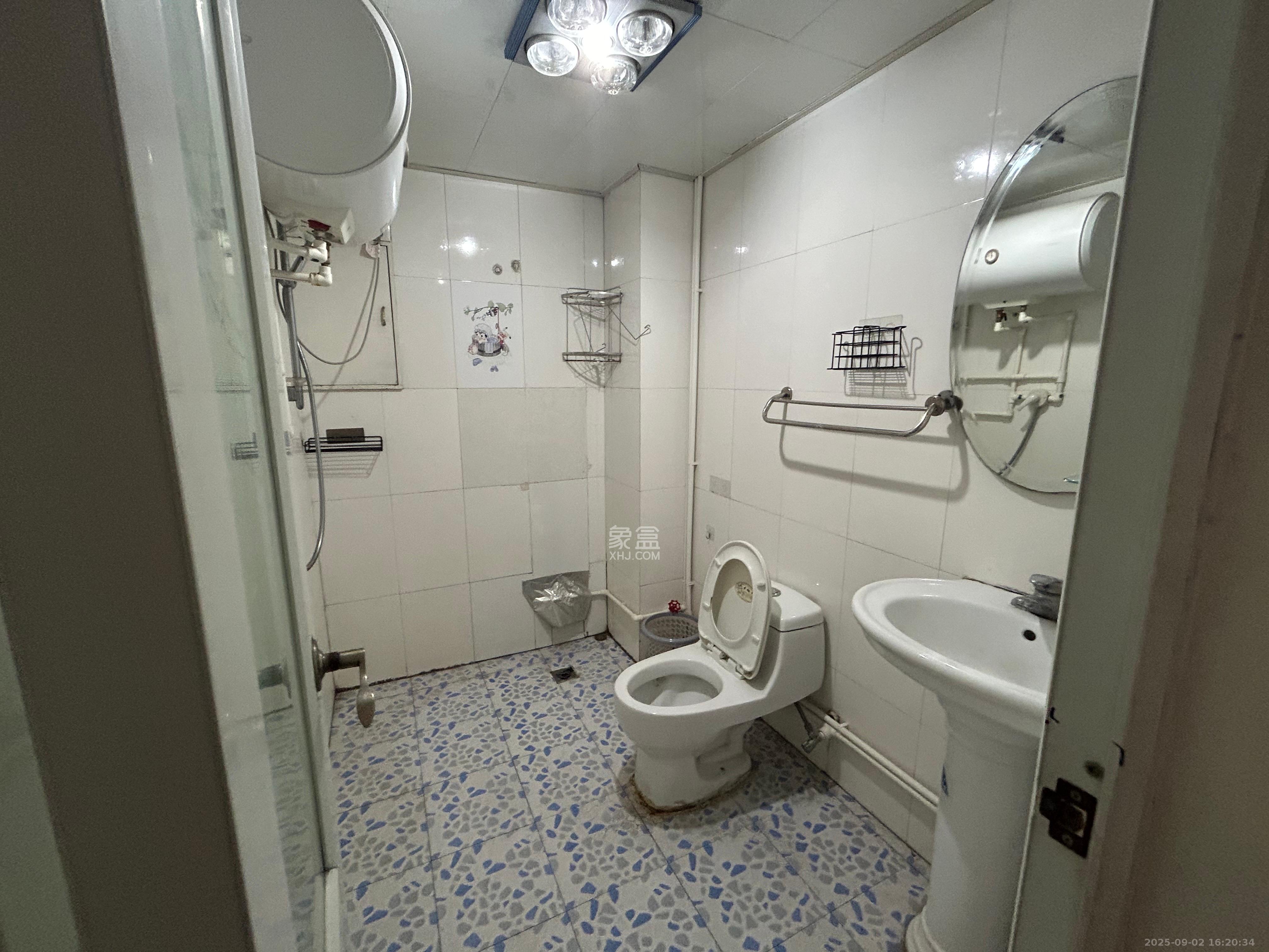 天翔新新家园  3室2厅2卫    2300.0元/月 天翔新新家园  3室2厅2卫    2300.0元/月室内图