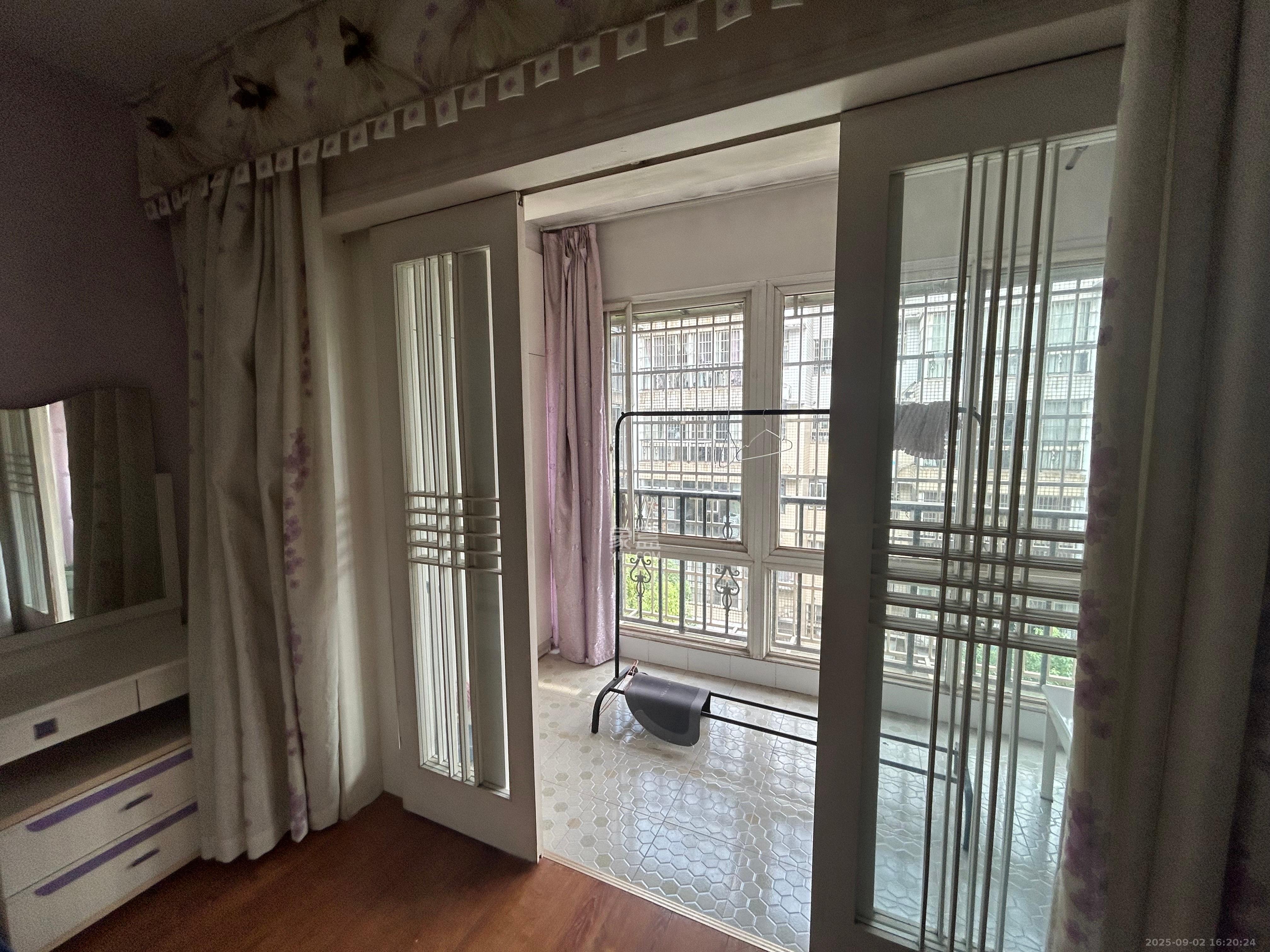 天翔新新家园  3室2厅2卫    2300.0元/月 天翔新新家园  3室2厅2卫    2300.0元/月室内图