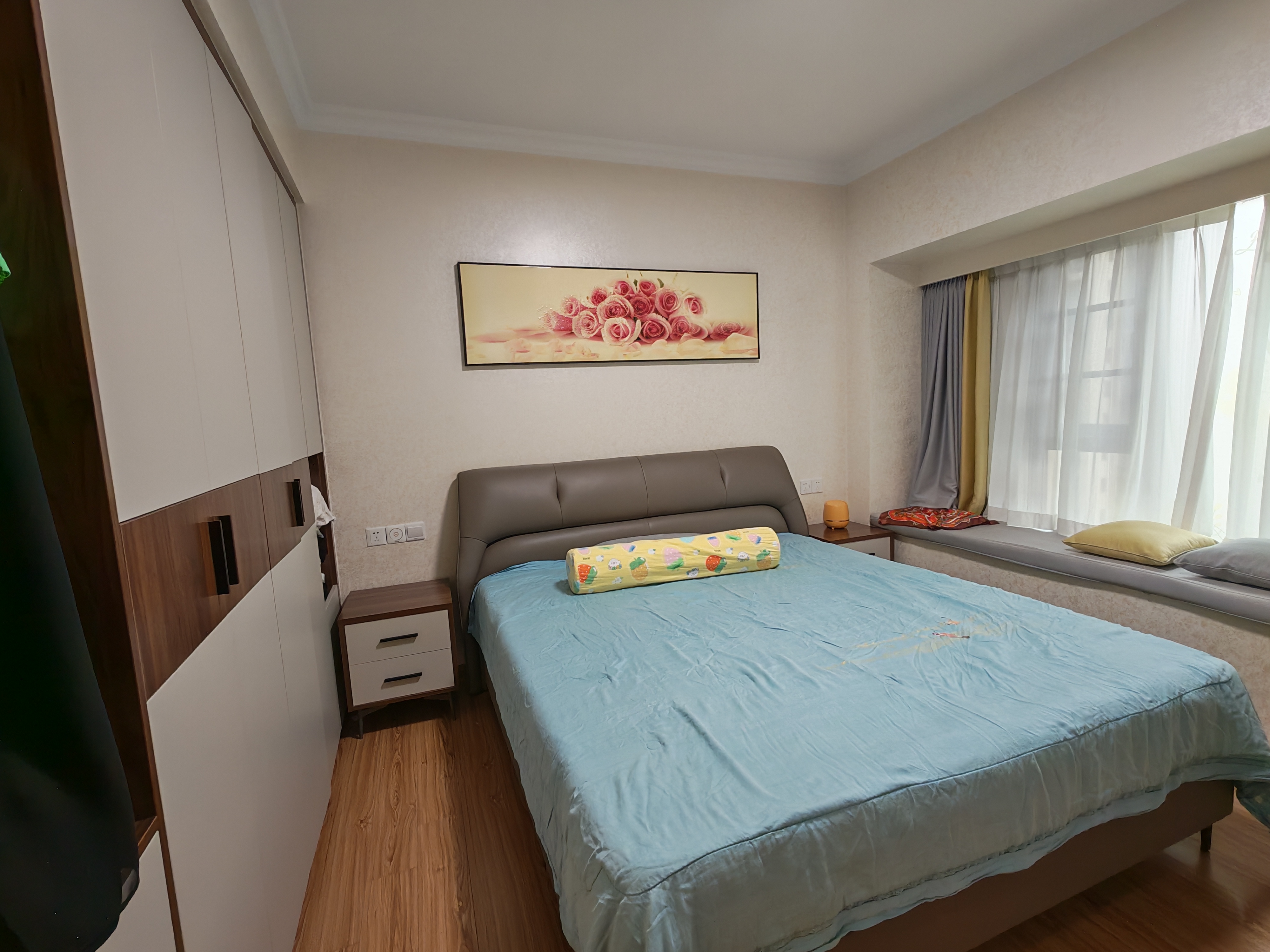 华耀碧桂园十里江湾誉峯 4室2厅2卫 89.8万 华耀碧桂园十里江湾誉峯 4室2厅2卫 89.8万客厅