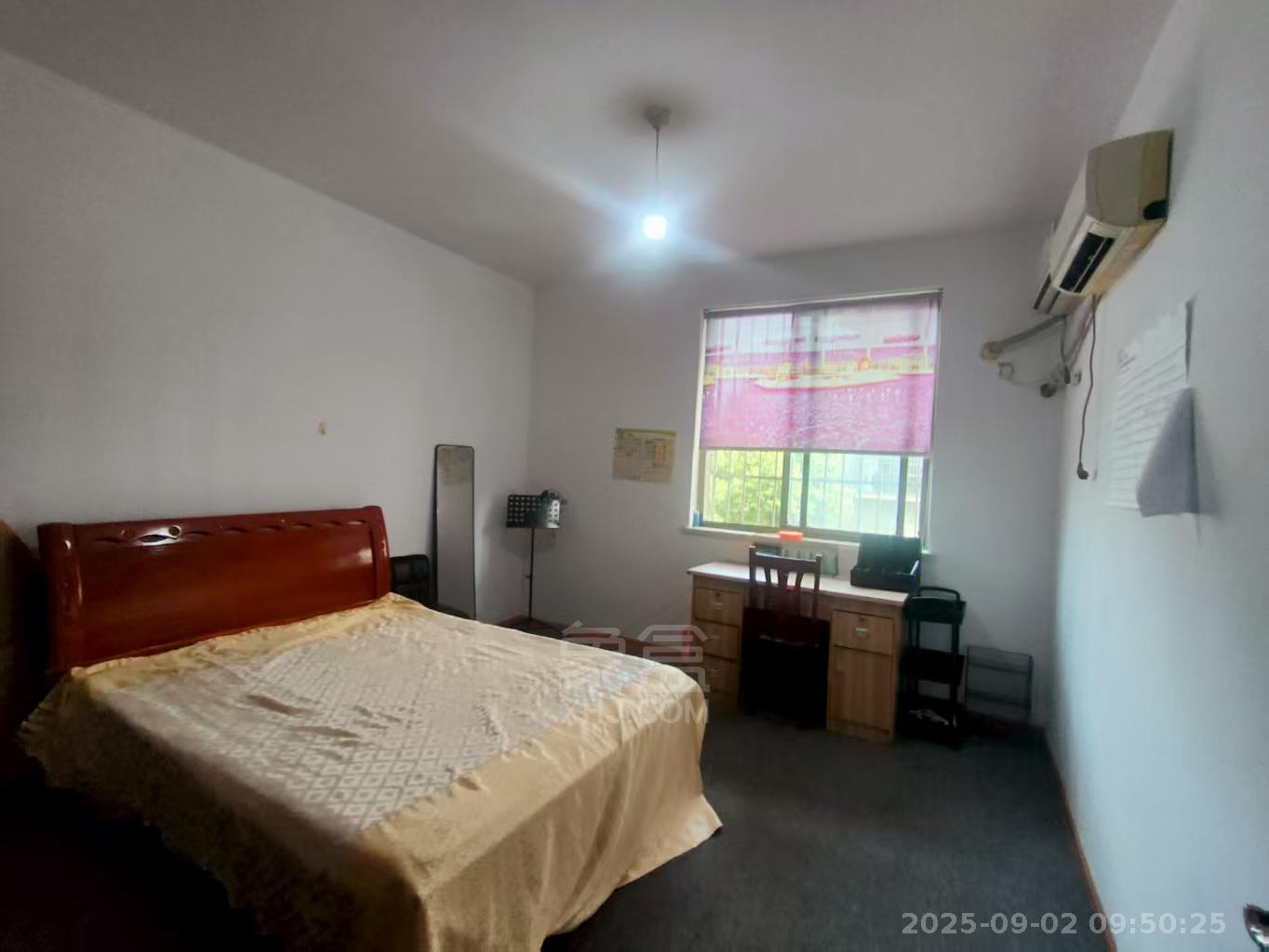 利江花园  4室2厅2卫    2000.0元/月室内图