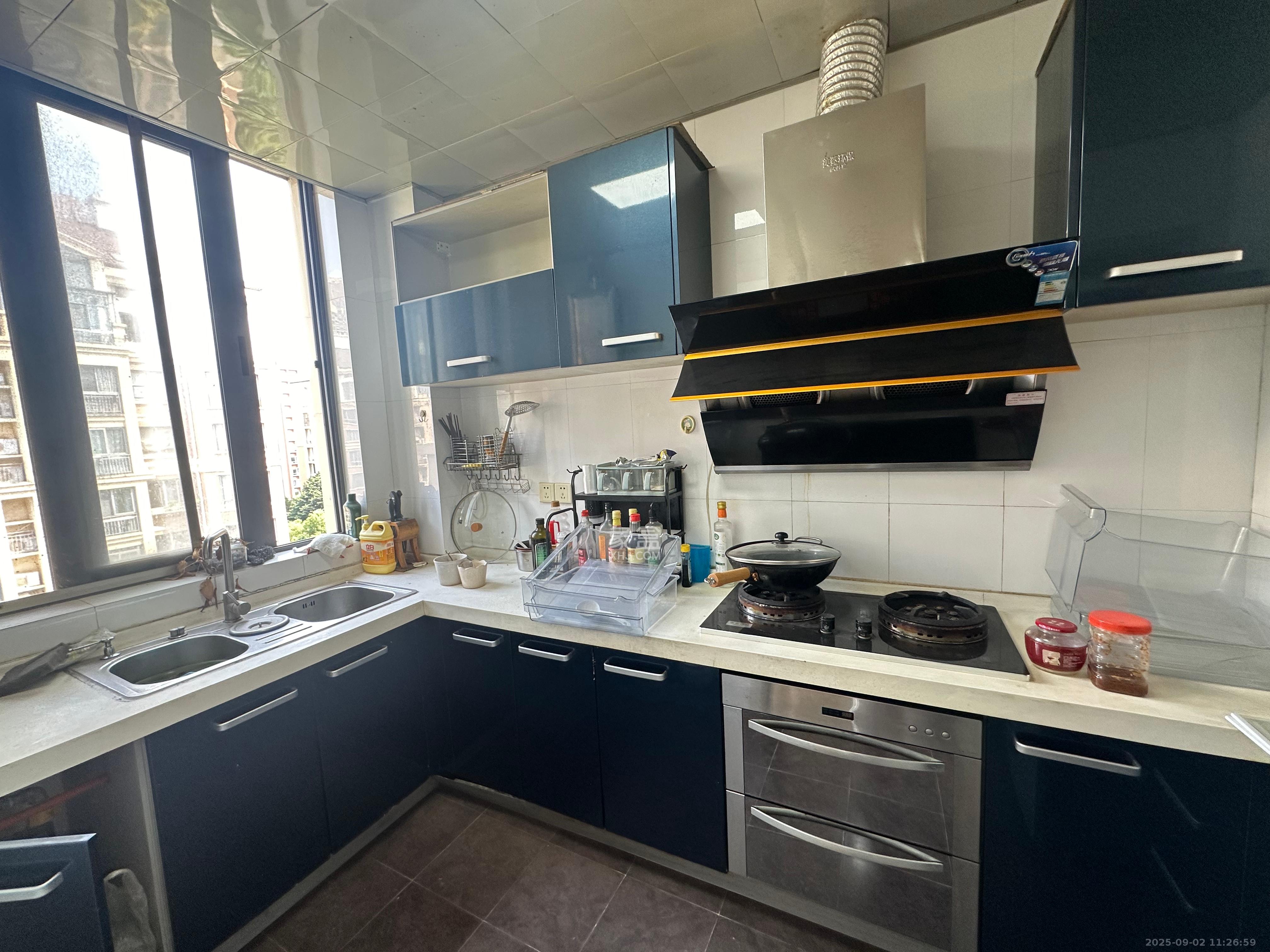 上海城小区  3室2厅2卫    2300.0元/月 上海城小区  3室2厅2卫    2300.0元/月室内图