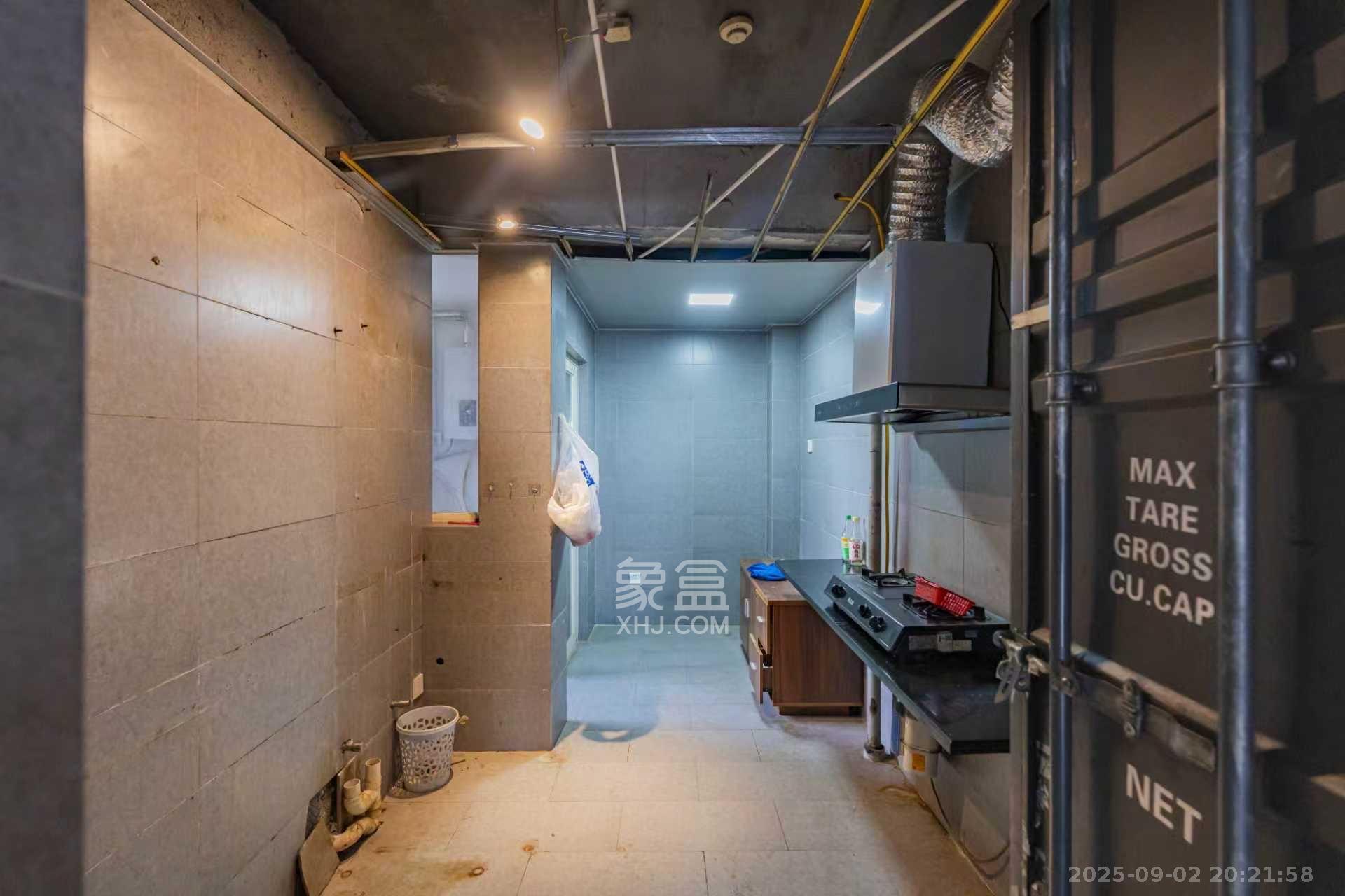 金色屋顶  5室2厅2卫   5000.00元/月室内图